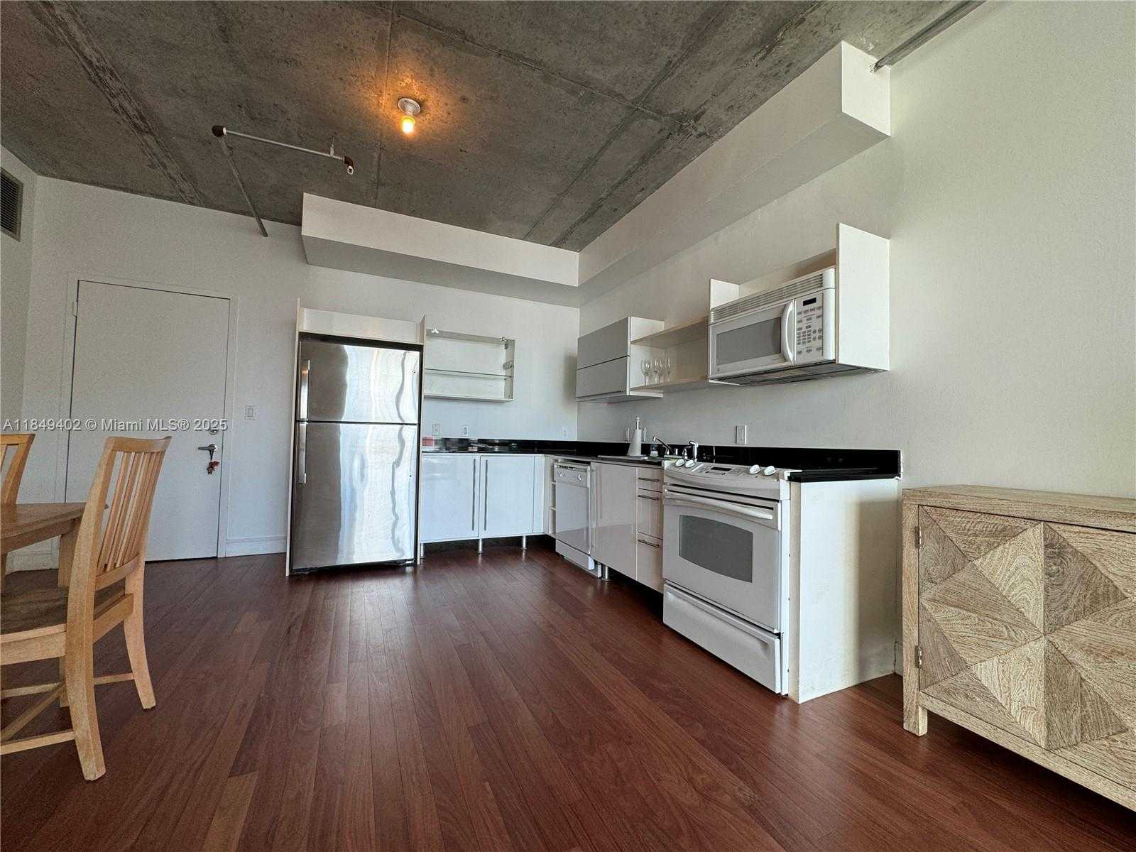 Small Image of 690 SOUTH WEST 1ST CT #2123, Miami Number 3