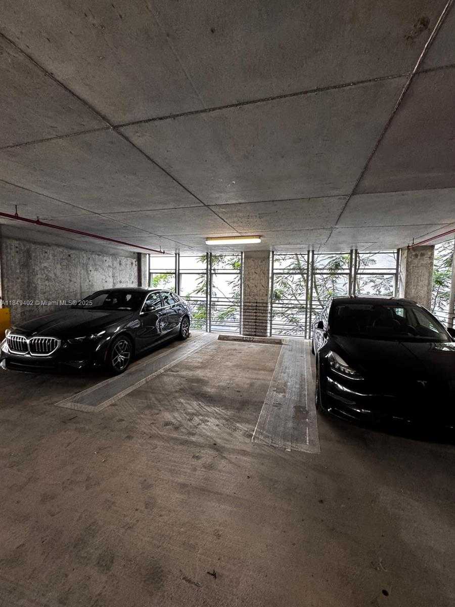 Small Image of 690 SOUTH WEST 1ST CT #2123, Miami Number 31