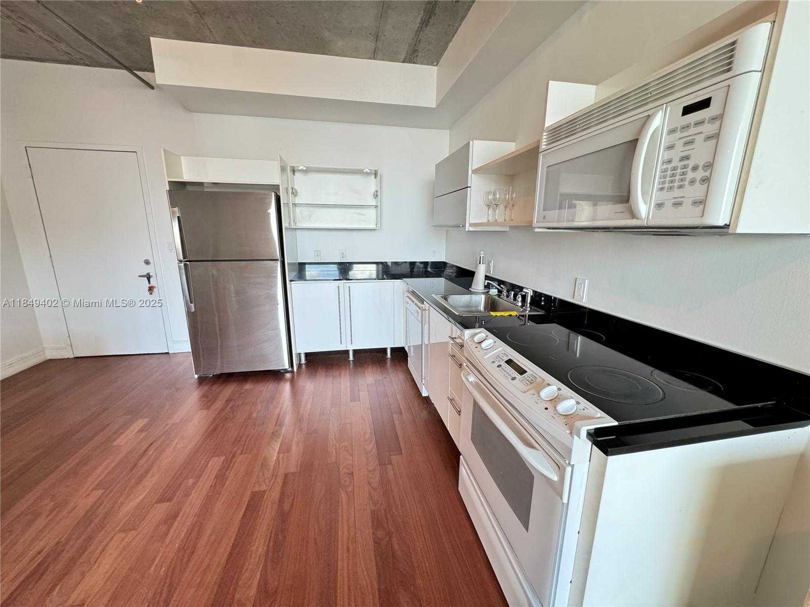 Small Image of 690 SOUTH WEST 1ST CT #2123, Miami Number 4