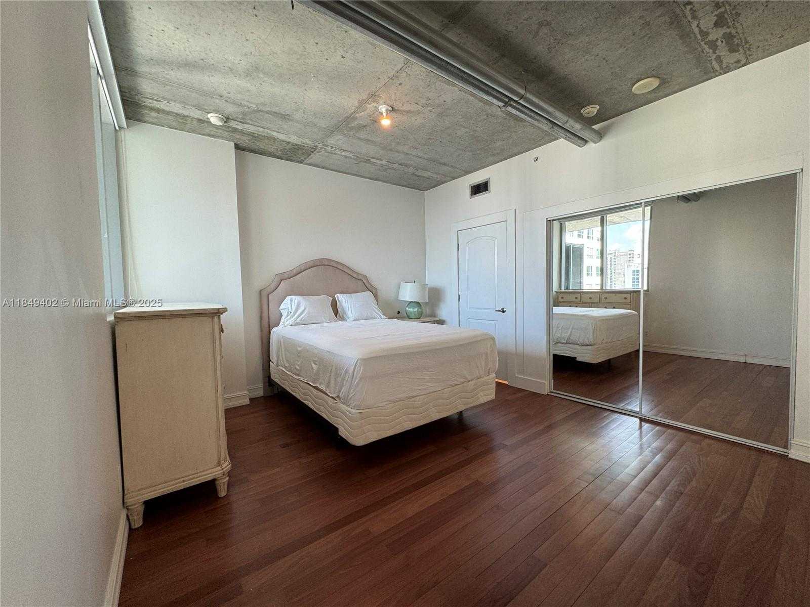Small Image of 690 SOUTH WEST 1ST CT #2123, Miami Number 7