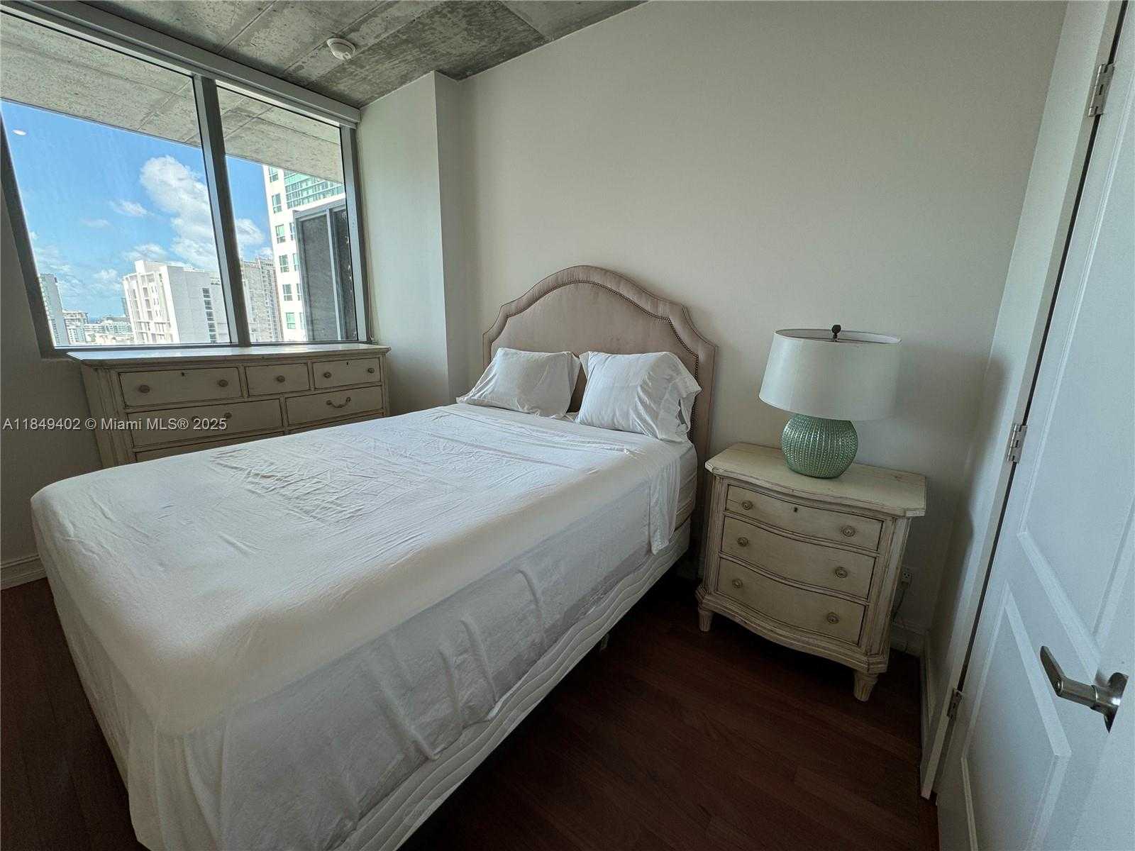 Small Image of 690 SOUTH WEST 1ST CT #2123, Miami Number 8