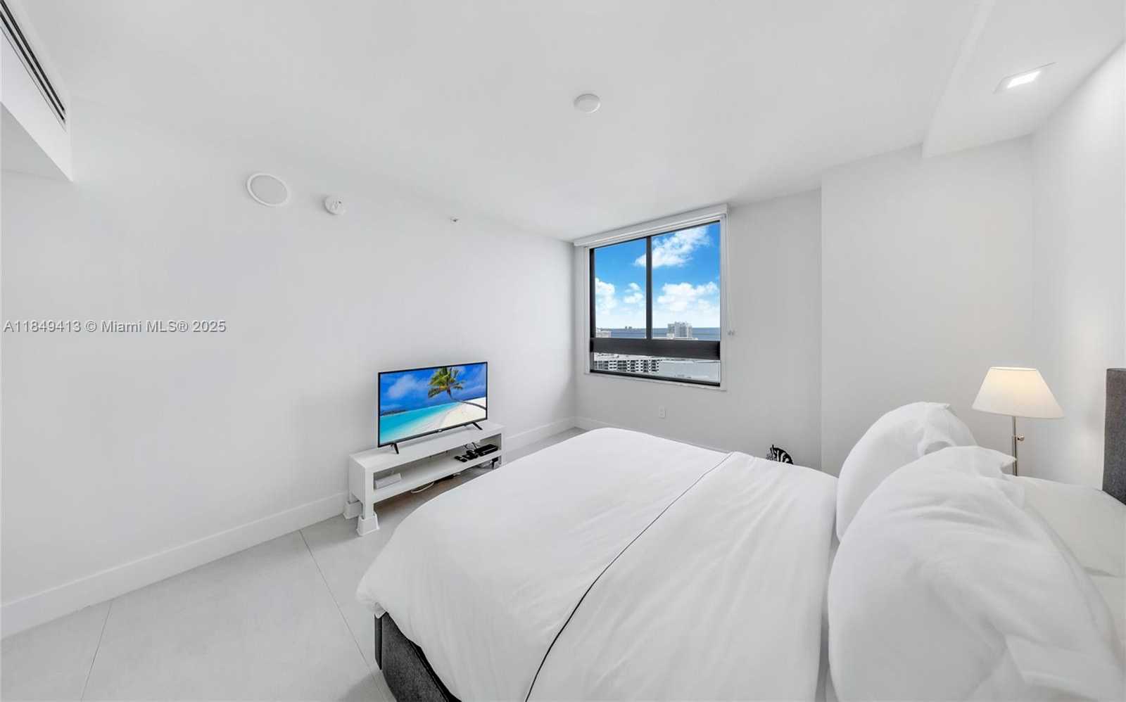 Small Image of 1330 WEST AVE #2501, Miami Beach Number 13