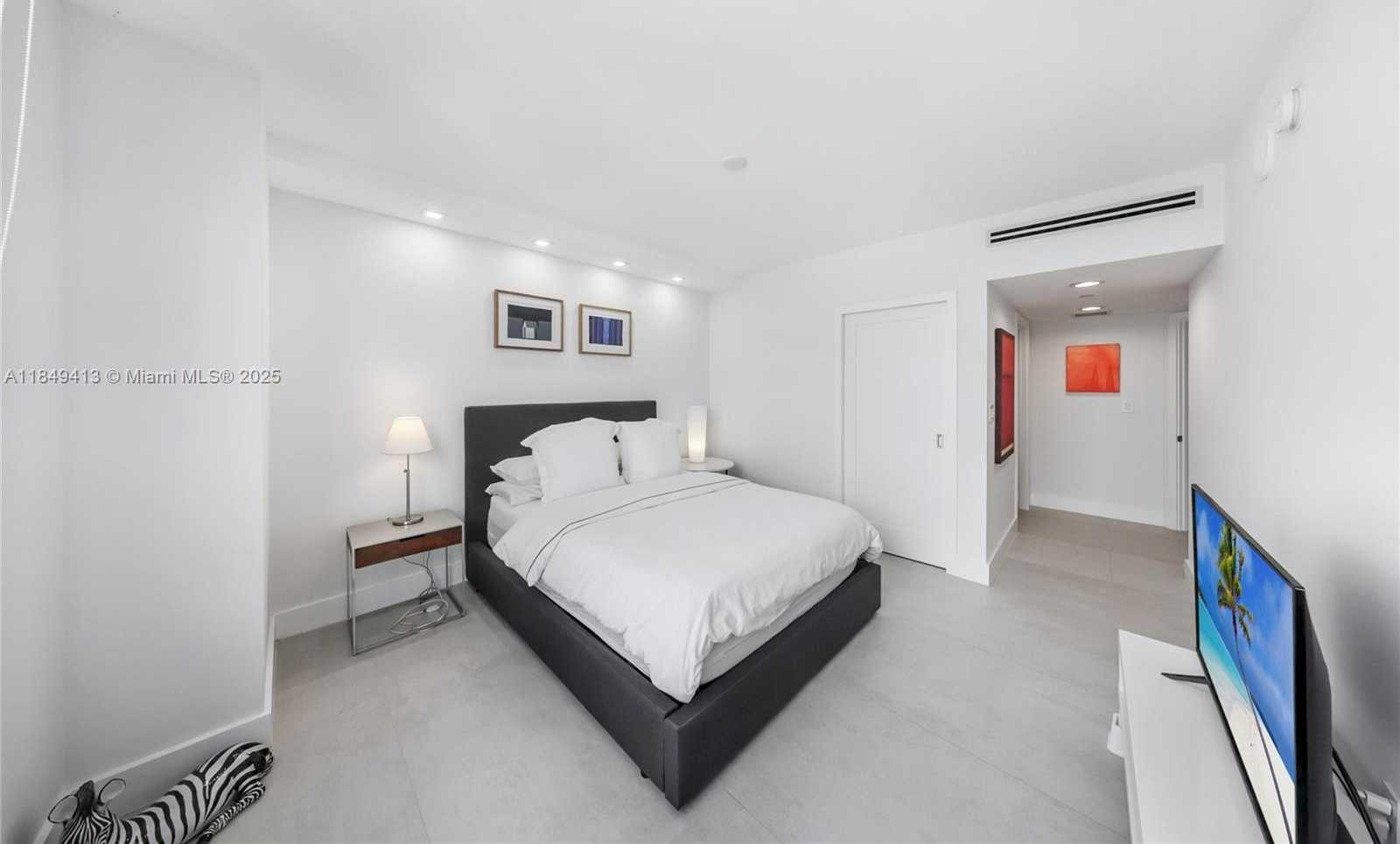 Small Image of 1330 WEST AVE #2501, Miami Beach Number 14