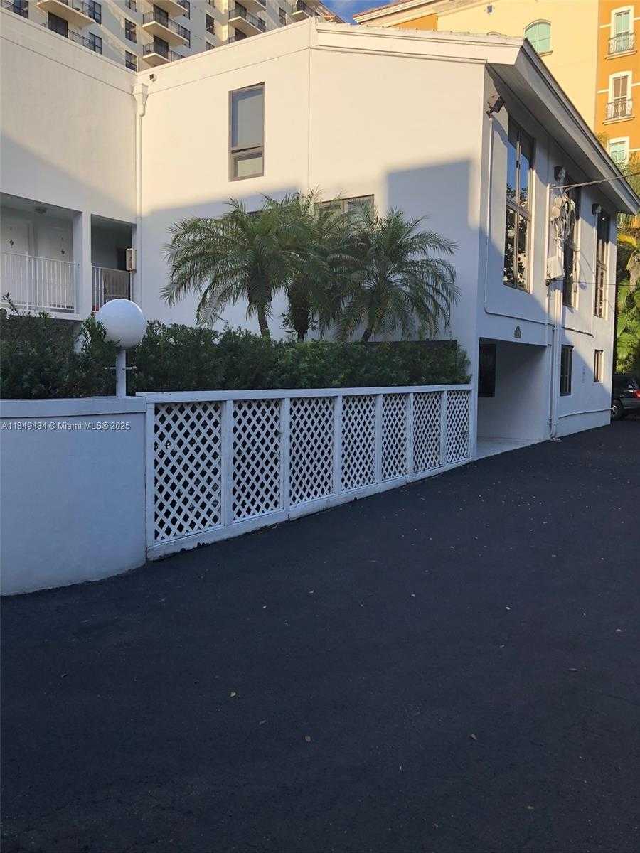 Small Image of 24 CALABRIA AVE #6, Coral Gables Number 11