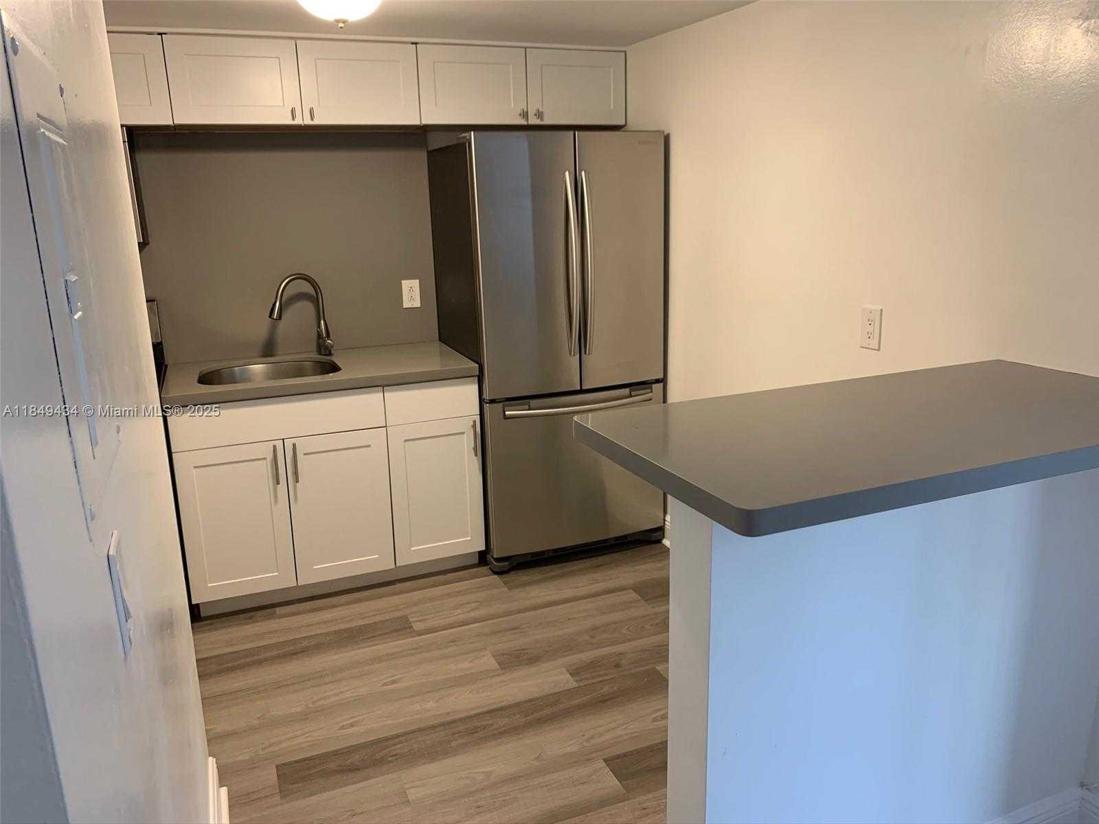 Small Image of 24 CALABRIA AVE #6, Coral Gables Number 3