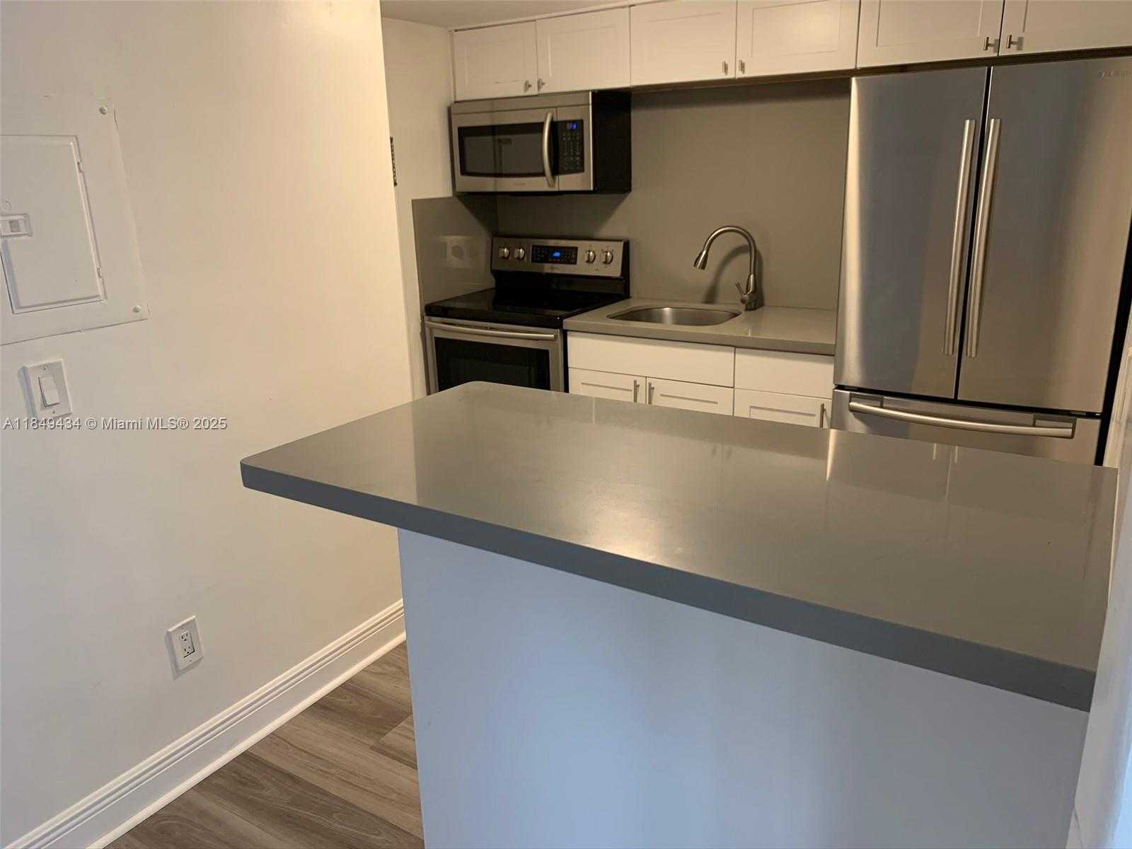 Small Image of 24 CALABRIA AVE #6, Coral Gables Number 4