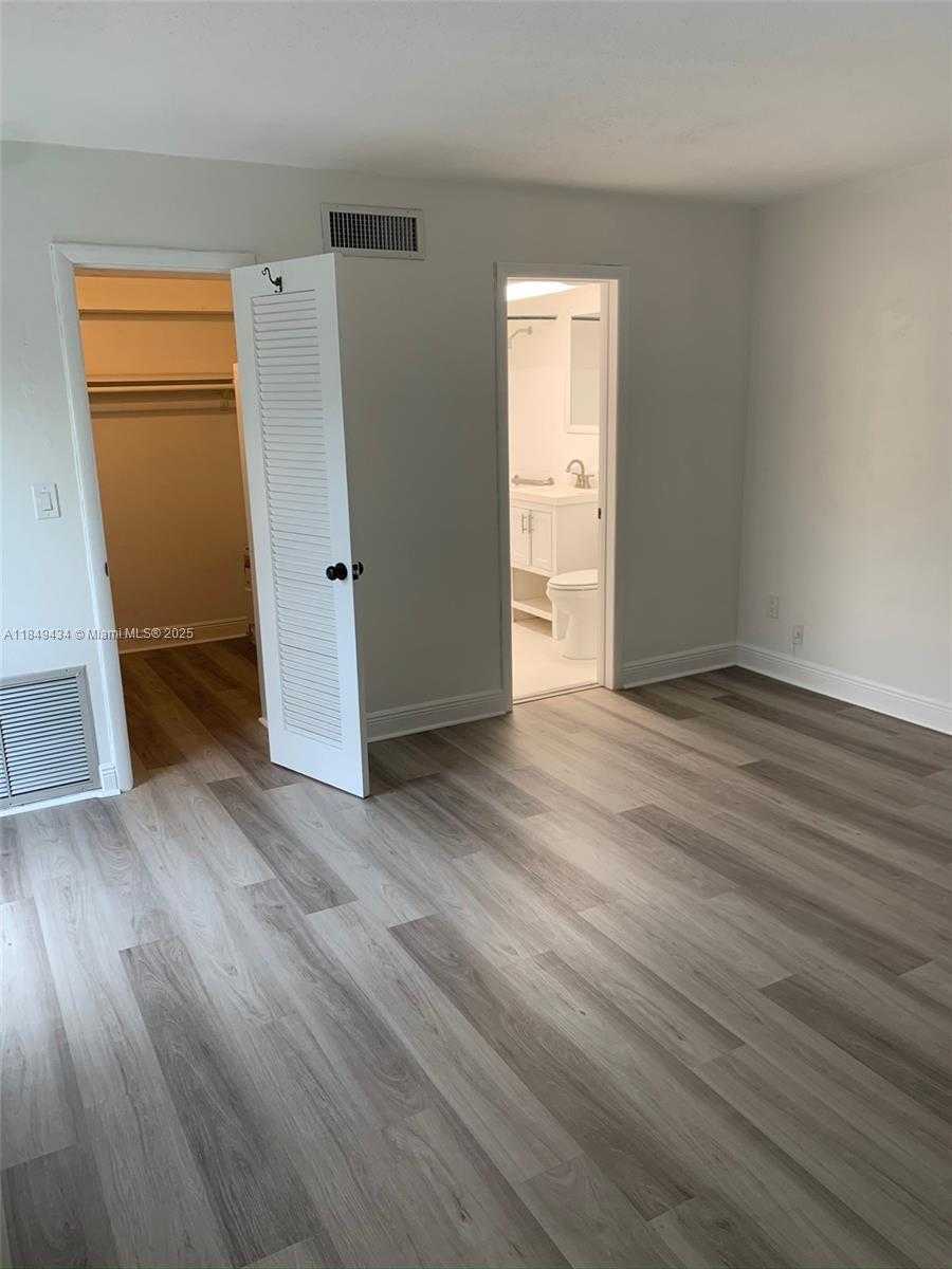 Small Image of 24 CALABRIA AVE #6, Coral Gables Number 8