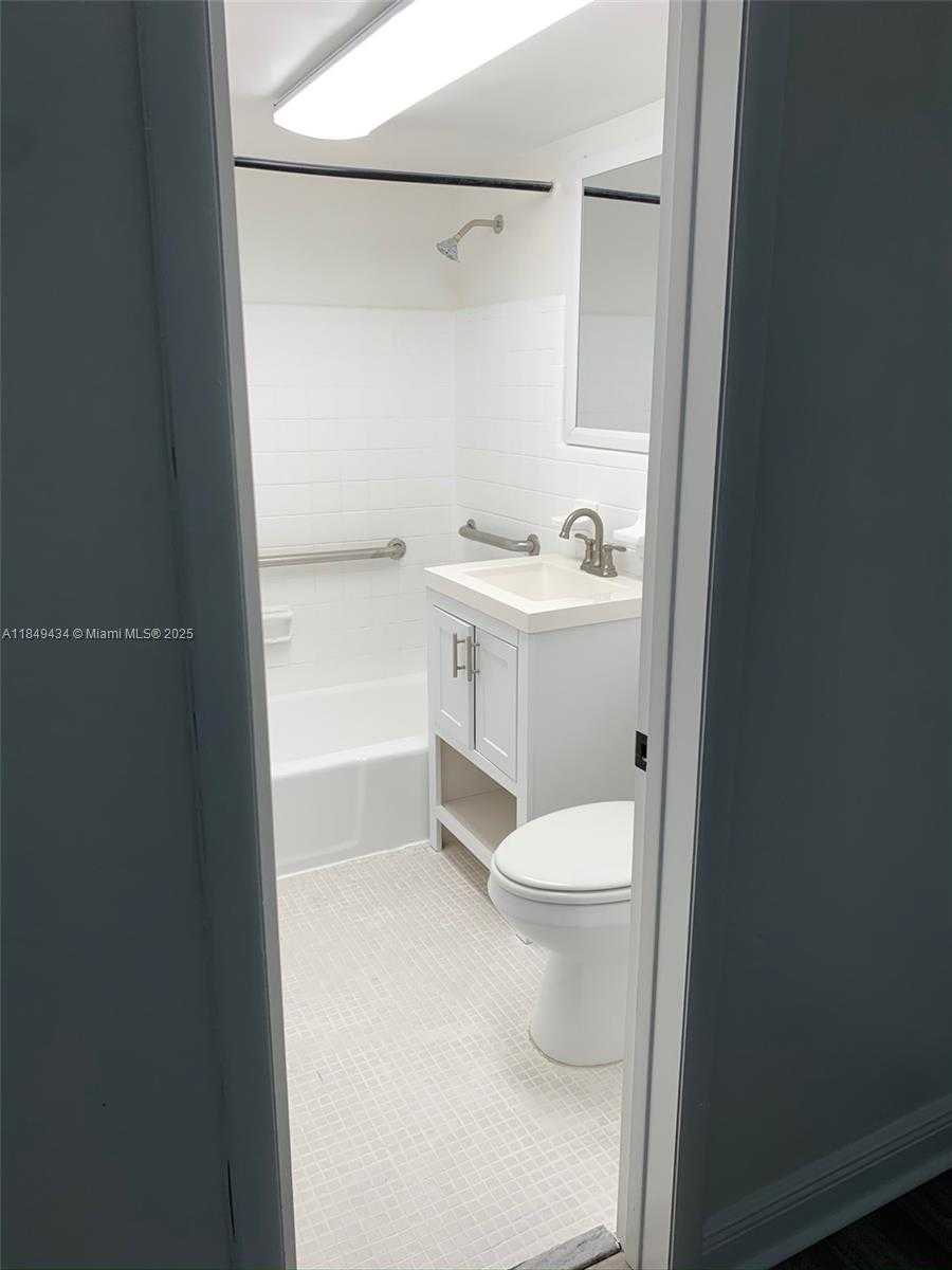Small Image of 24 CALABRIA AVE #6, Coral Gables Number 9