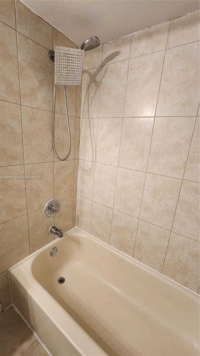 Small Image of 8100 GENEVA CT #340, Doral Number 10