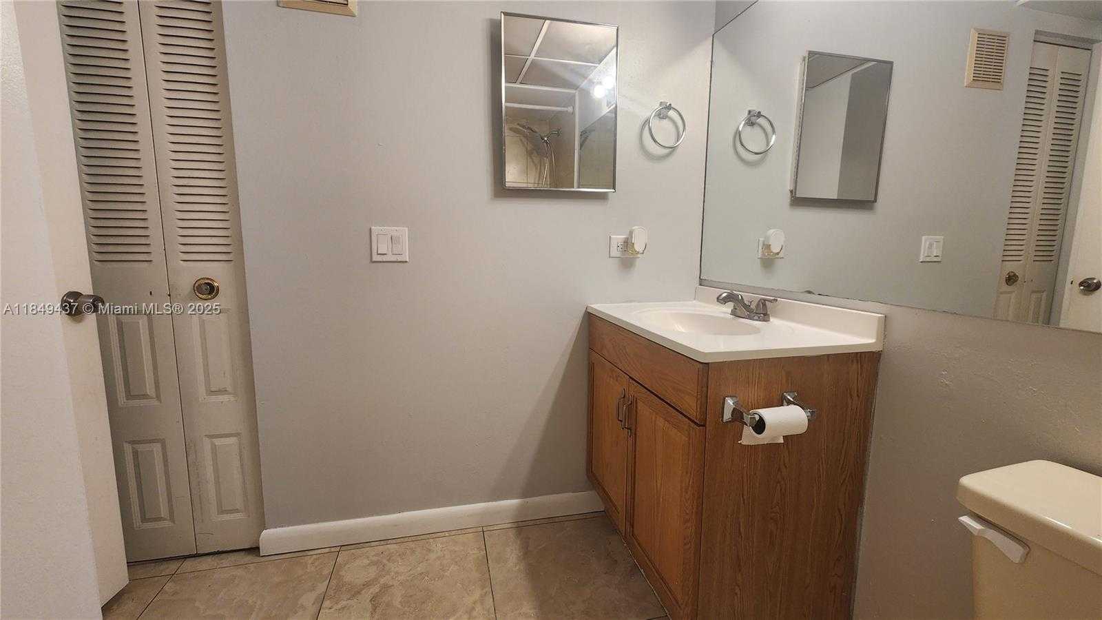 Small Image of 8100 GENEVA CT #340, Doral Number 11