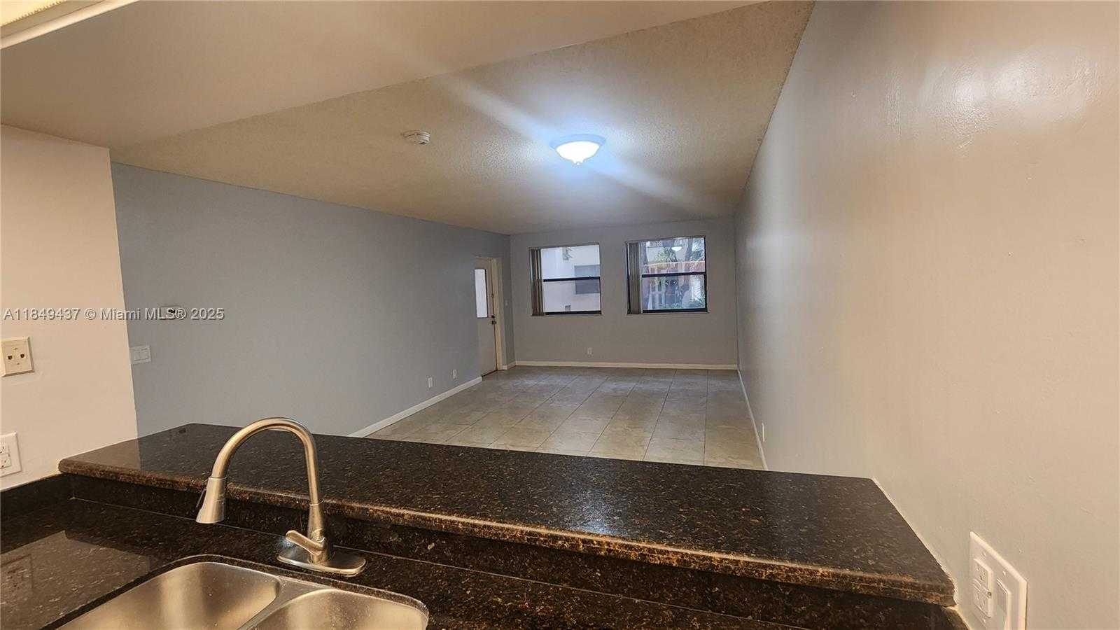 Small Image of 8100 GENEVA CT #340, Doral Number 18