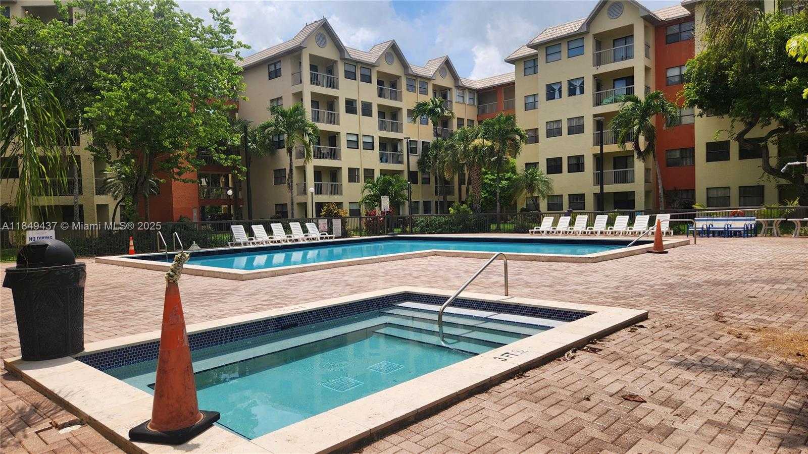 Small Image of 8100 GENEVA CT #340, Doral Number 19