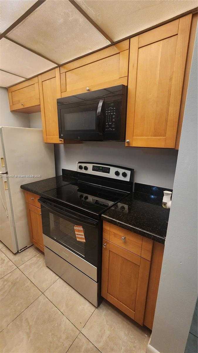 Small Image of 8100 GENEVA CT #340, Doral Number 2