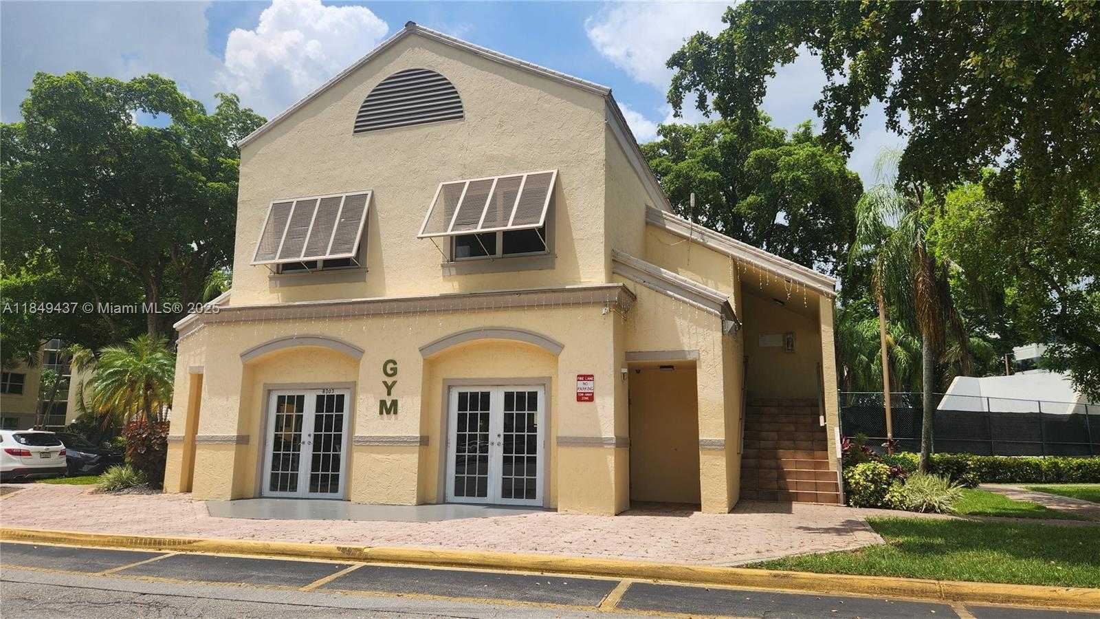 Small Image of 8100 GENEVA CT #340, Doral Number 22
