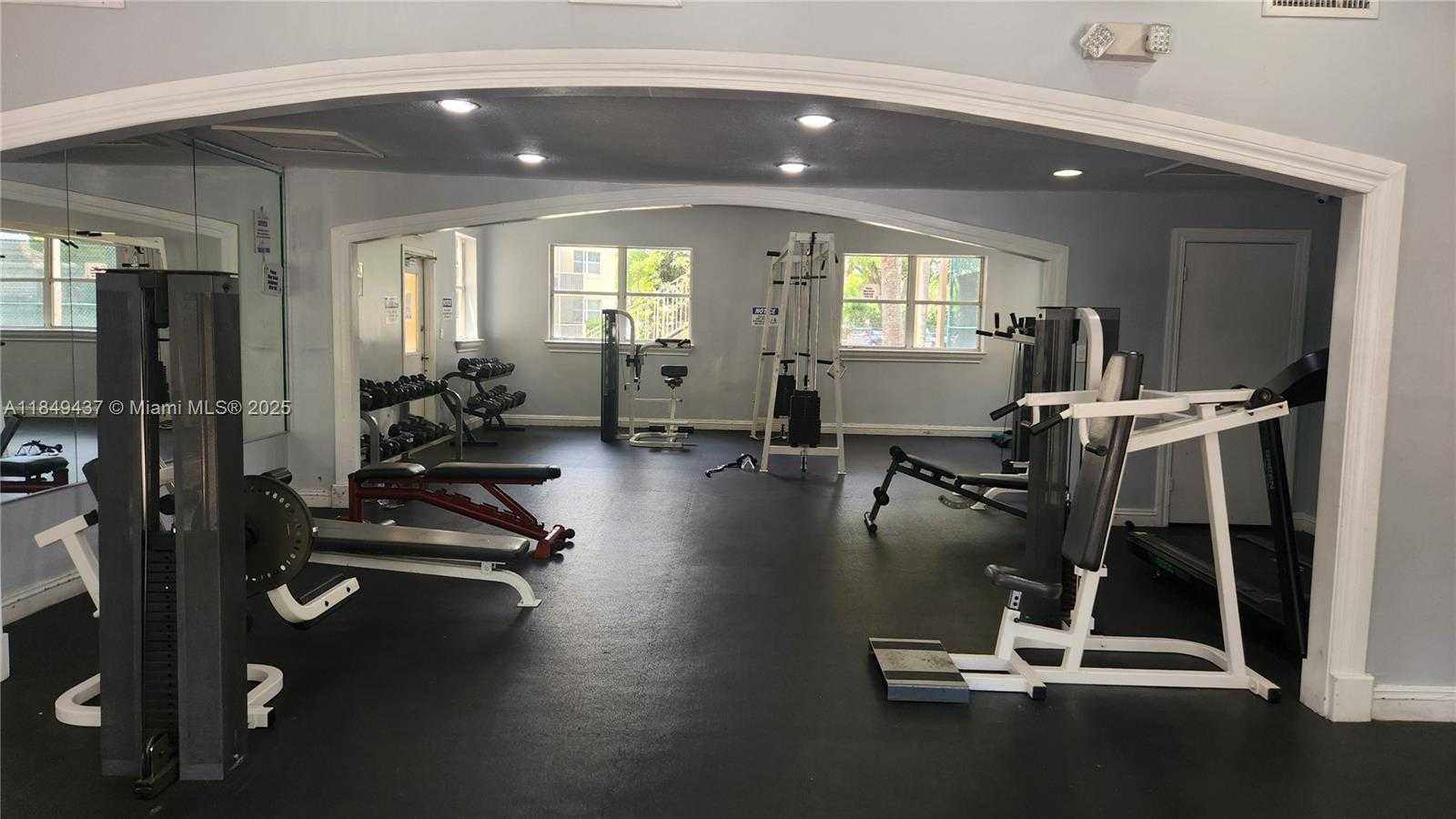 Small Image of 8100 GENEVA CT #340, Doral Number 23