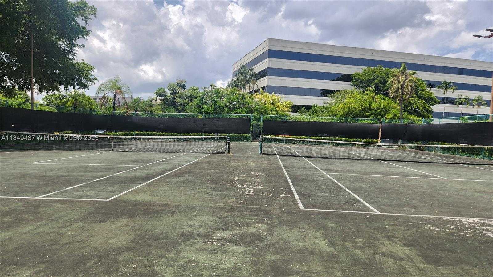 Small Image of 8100 GENEVA CT #340, Doral Number 25