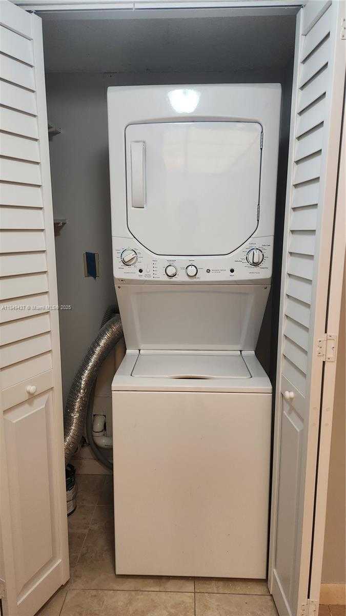 Small Image of 8100 GENEVA CT #340, Doral Number 9