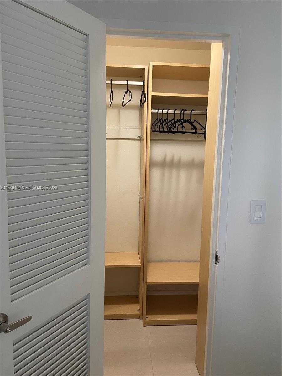 Small Image of 3001 SOUTH OCEAN DR #629, Hollywood Number 19