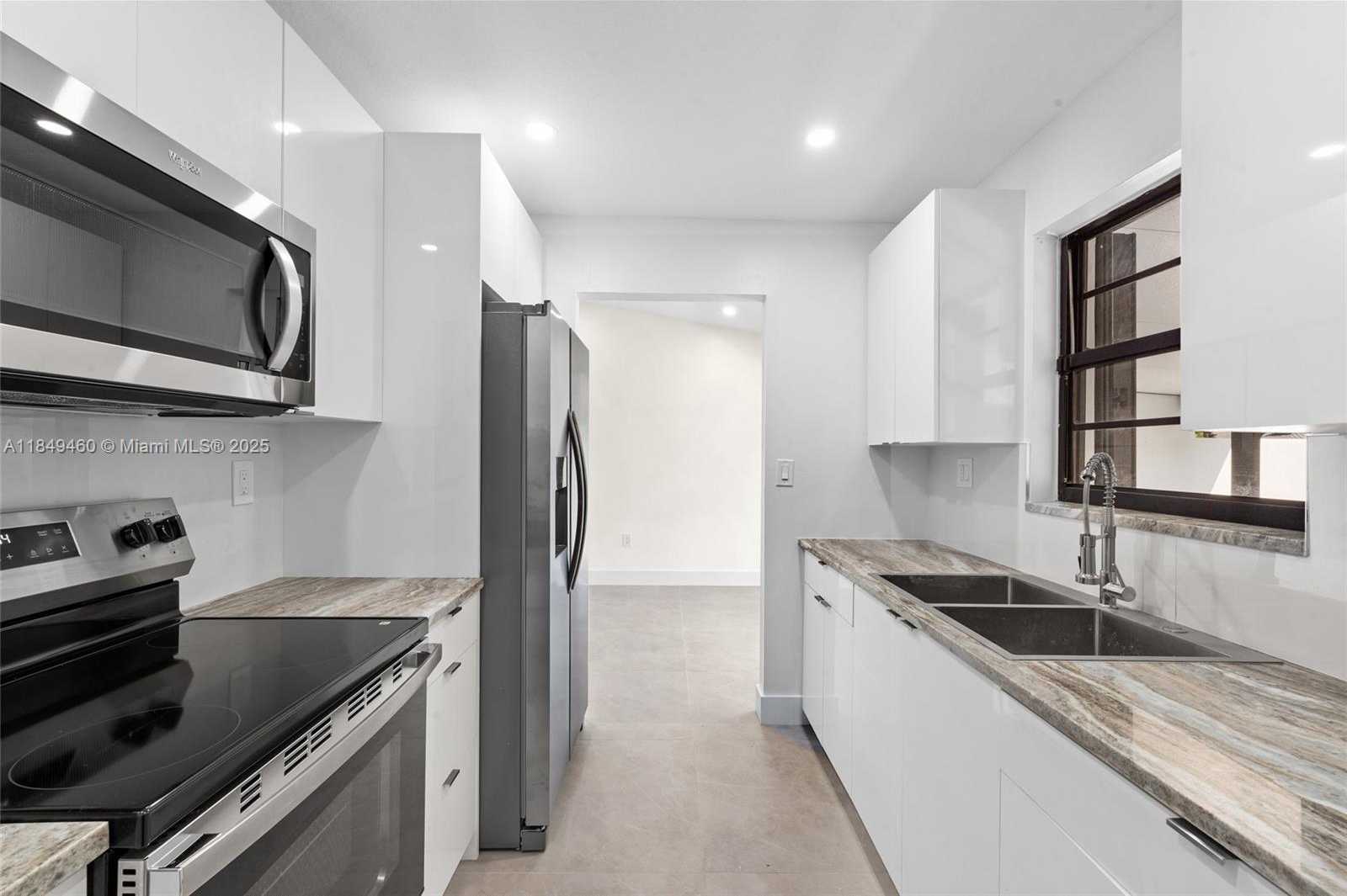 Small Image of 5402 SOUTH WEST 138TH PL, Miami Number 10