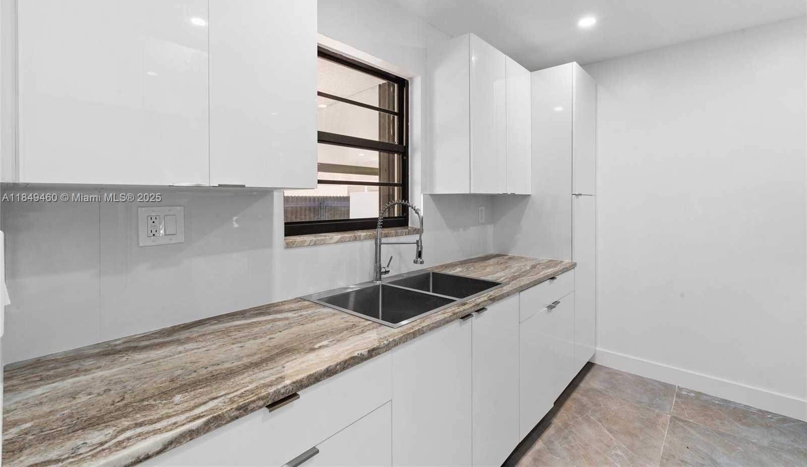 Small Image of 5402 SOUTH WEST 138TH PL, Miami Number 11