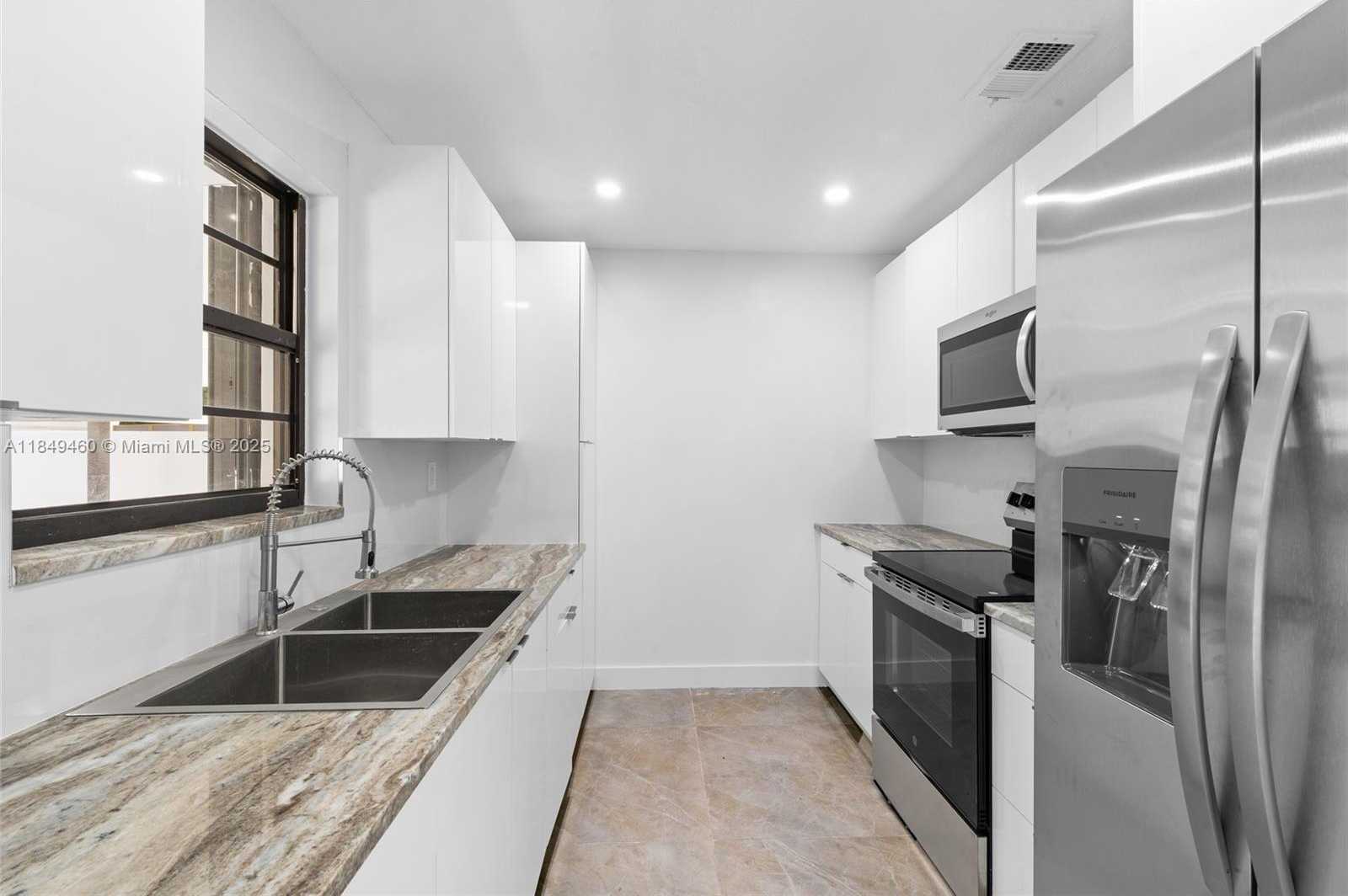 Small Image of 5402 SOUTH WEST 138TH PL, Miami Number 12