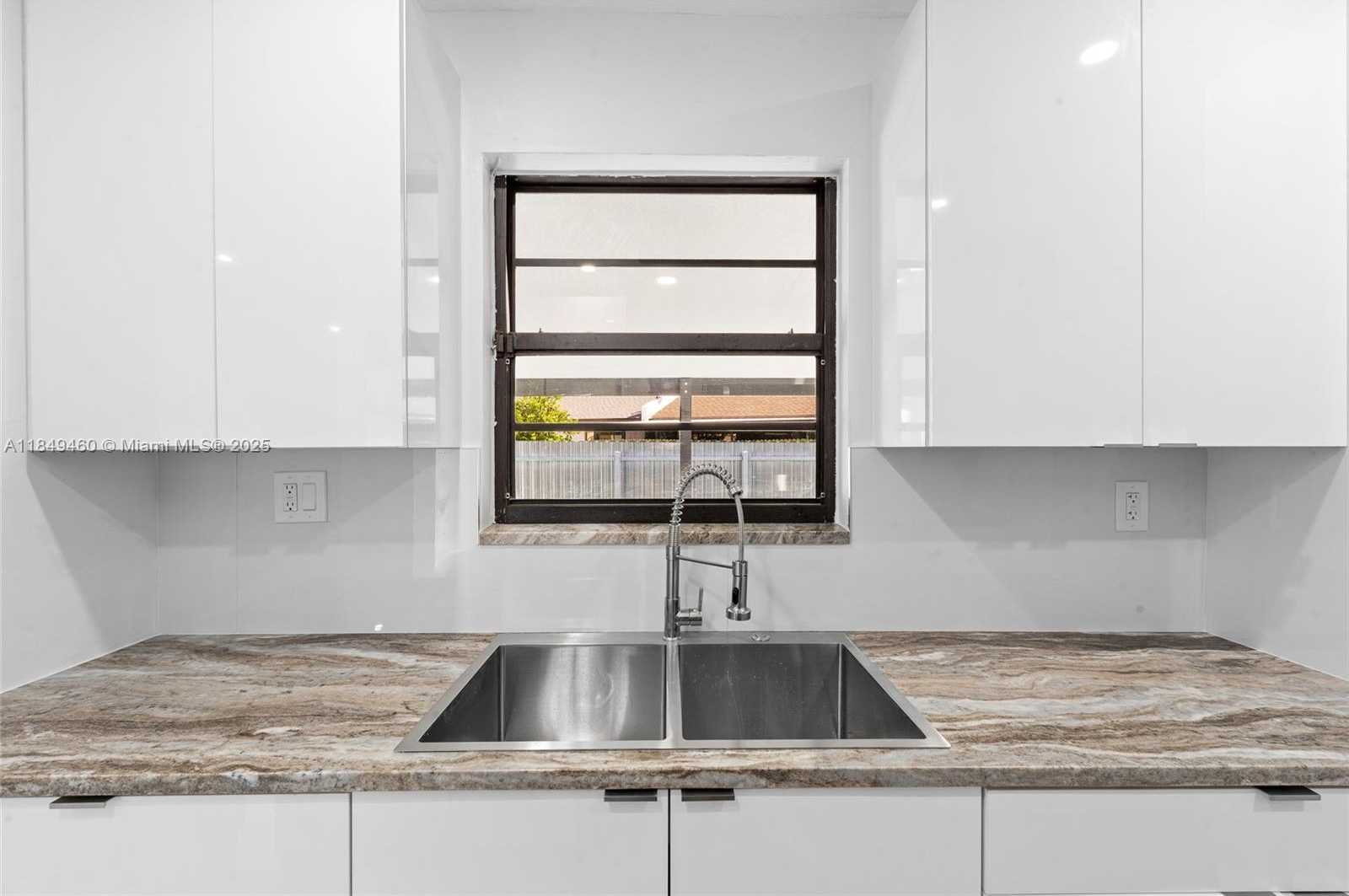 Small Image of 5402 SOUTH WEST 138TH PL, Miami Number 13