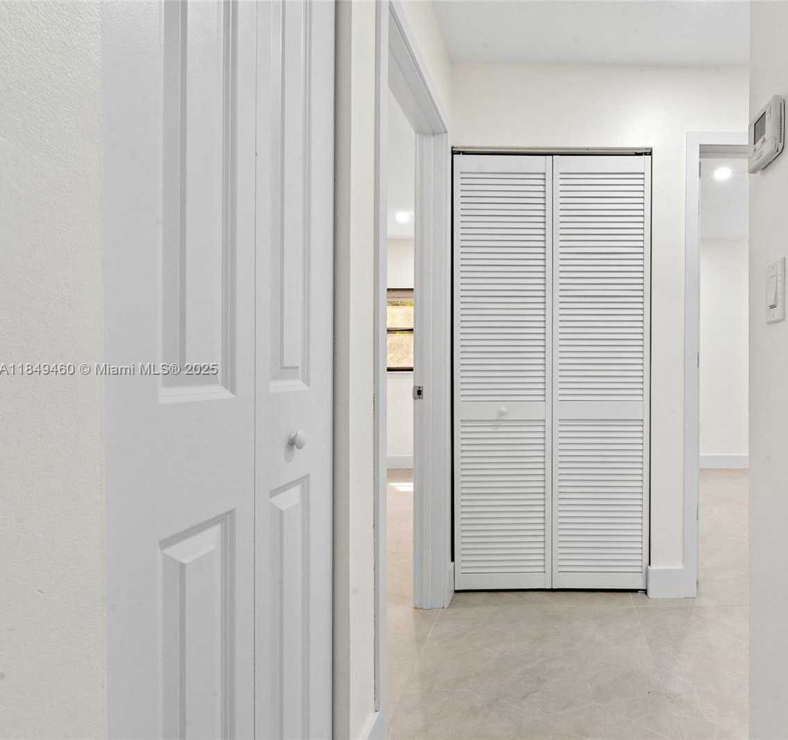 Small Image of 5402 SOUTH WEST 138TH PL, Miami Number 15