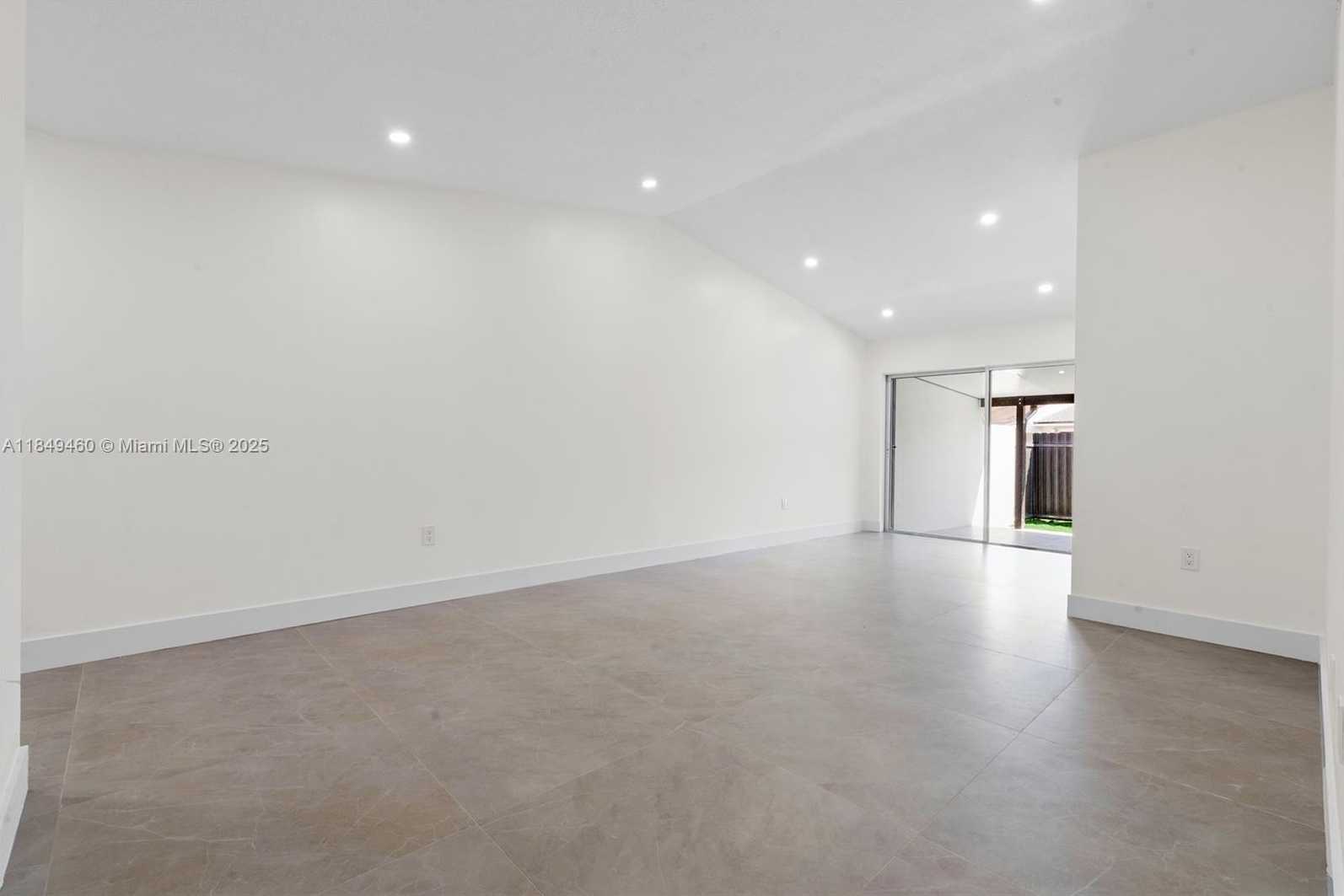 Small Image of 5402 SOUTH WEST 138TH PL, Miami Number 7