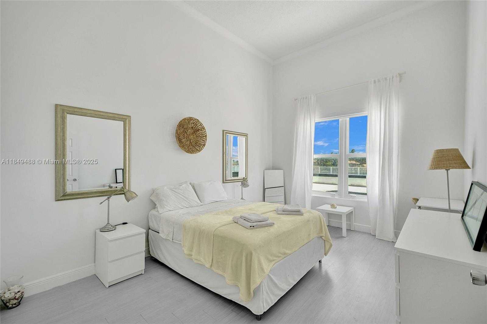 Small Image of 6770 INDIAN CREEK DR #T-O, Miami Beach Number 24