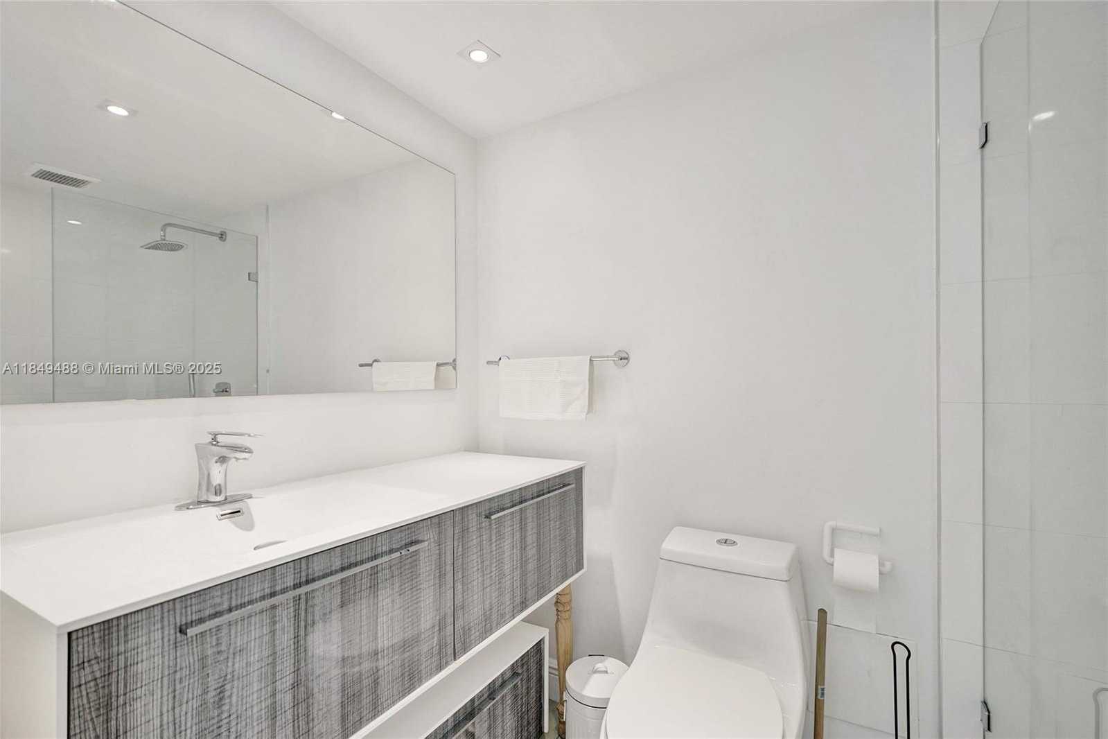 Small Image of 6770 INDIAN CREEK DR #T-O, Miami Beach Number 29