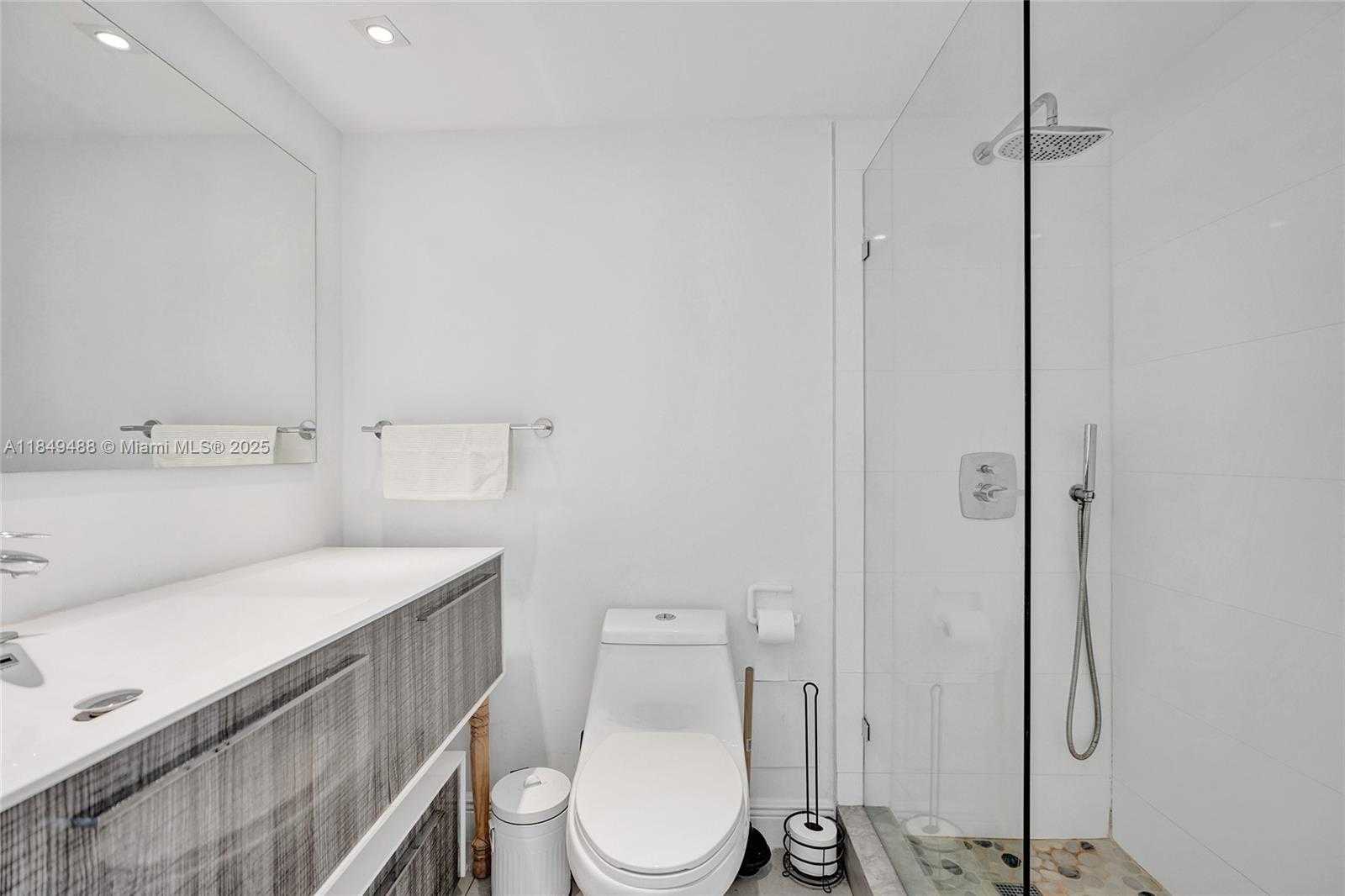 Small Image of 6770 INDIAN CREEK DR #T-O, Miami Beach Number 30