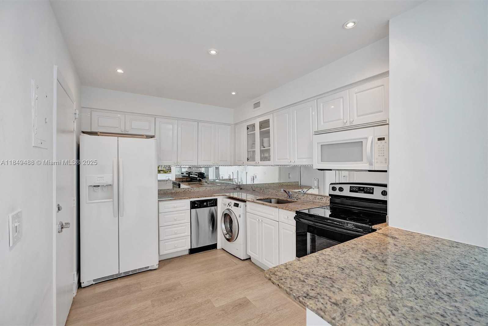 Small Image of 6770 INDIAN CREEK DR #T-O, Miami Beach Number 5