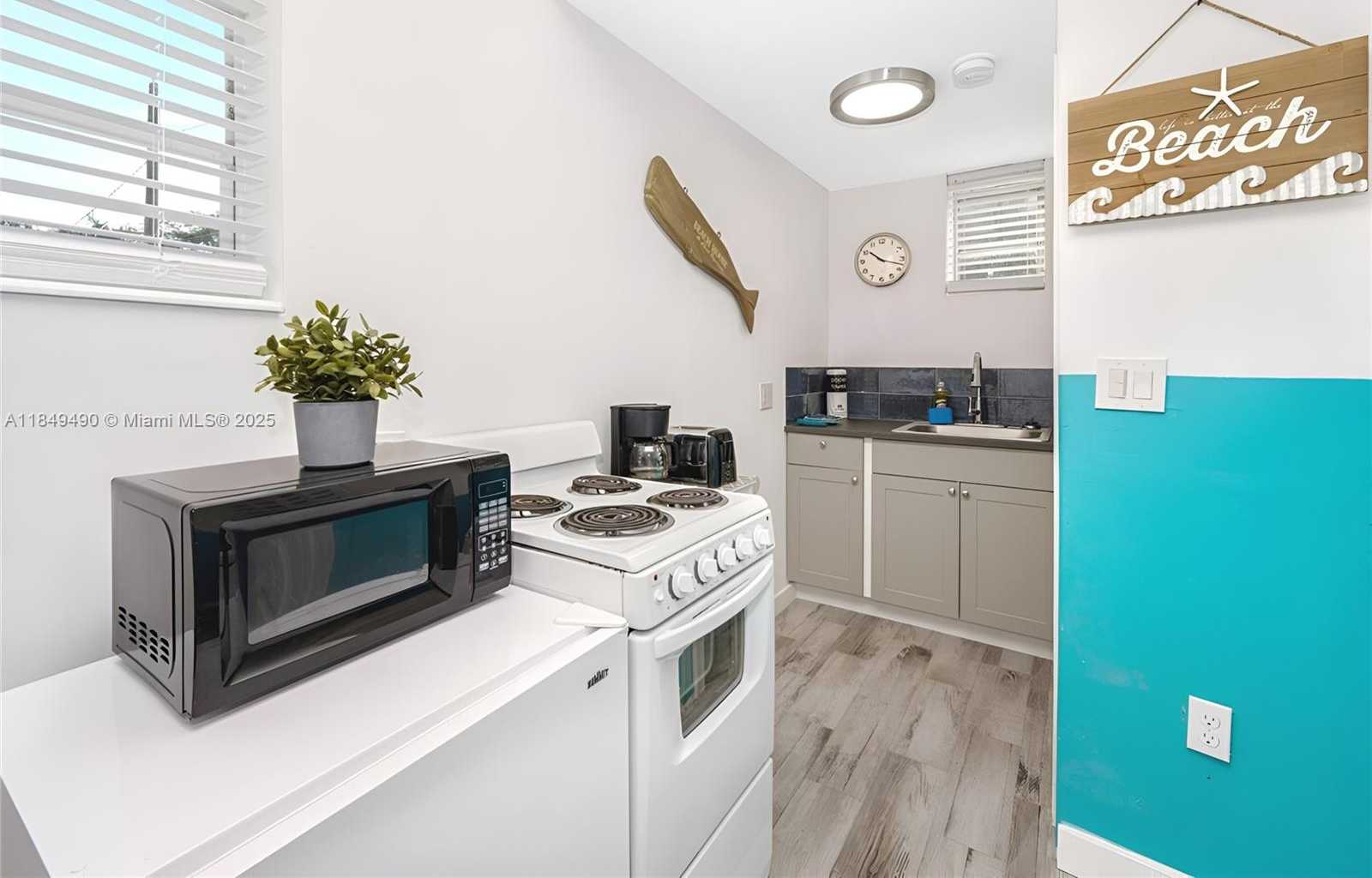 Small Image of 1626 FLETCHER ST #4, Hollywood Number 10