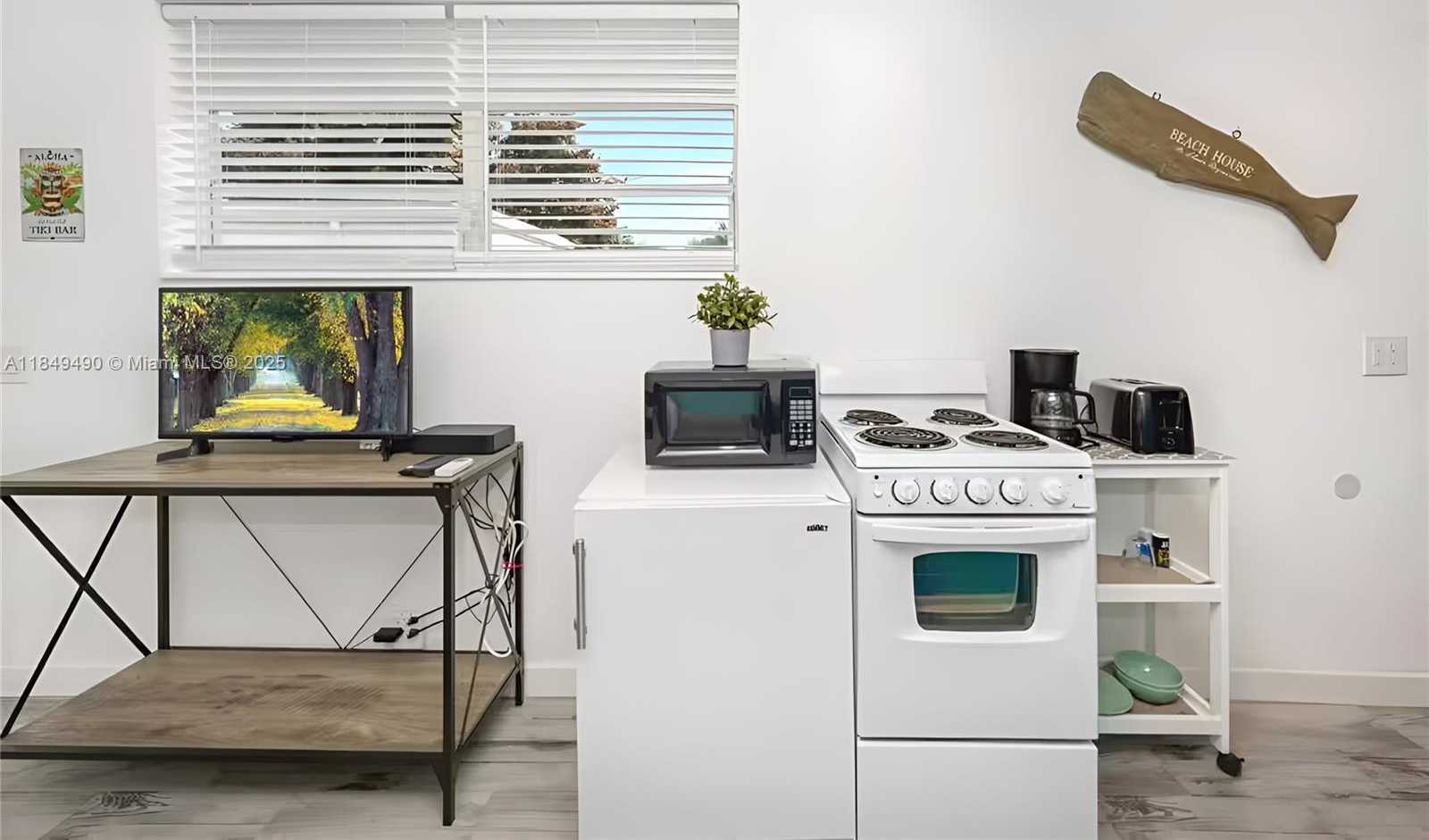 Small Image of 1626 FLETCHER ST #4, Hollywood Number 11