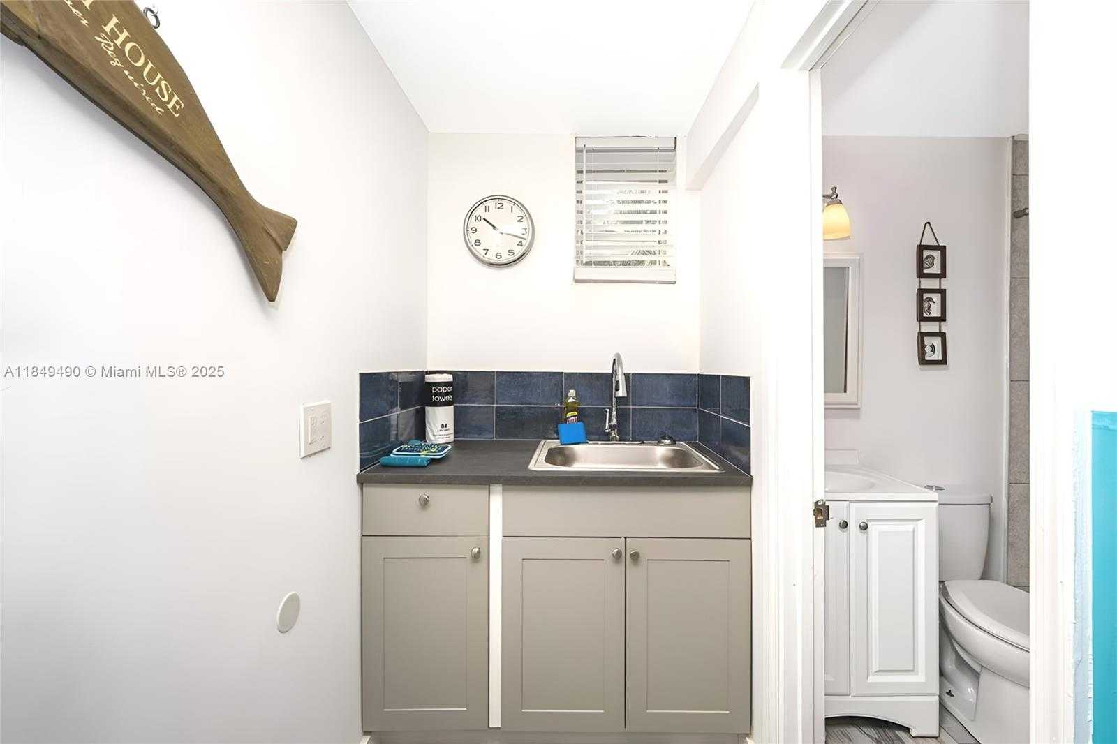 Small Image of 1626 FLETCHER ST #4, Hollywood Number 18