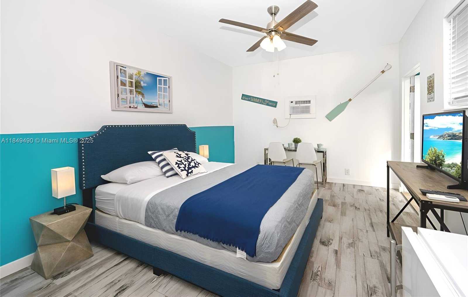 Small Image of 1626 FLETCHER ST #4, Hollywood Number 2