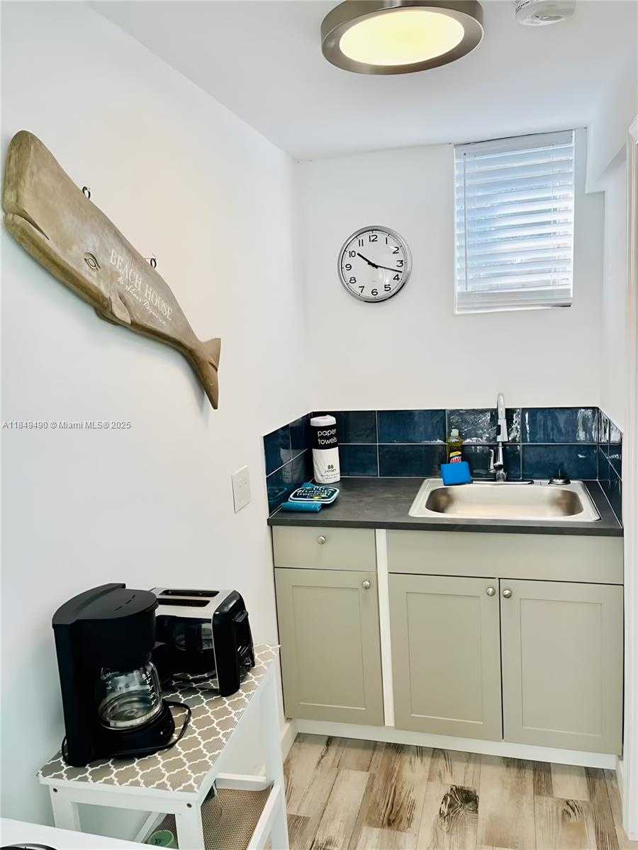 Small Image of 1626 FLETCHER ST #4, Hollywood Number 8