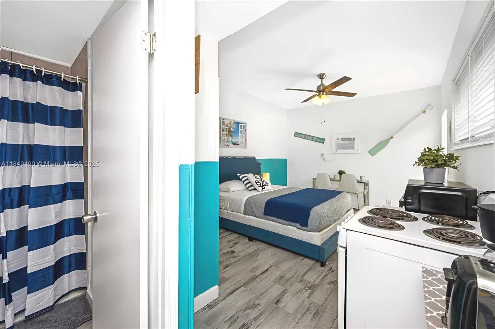 Small Image of 1626 FLETCHER ST #4, Hollywood Number 9