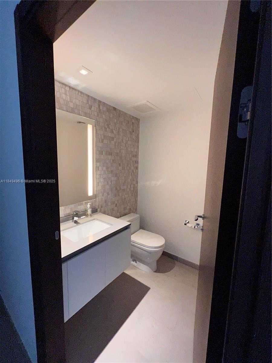 Small Image of 88 SOUTH WEST 7TH ST #806, Miami Number 79