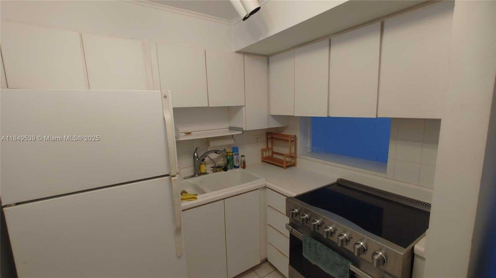 Small Image of 3030 MARCOS DR #T409, Aventura Number 15