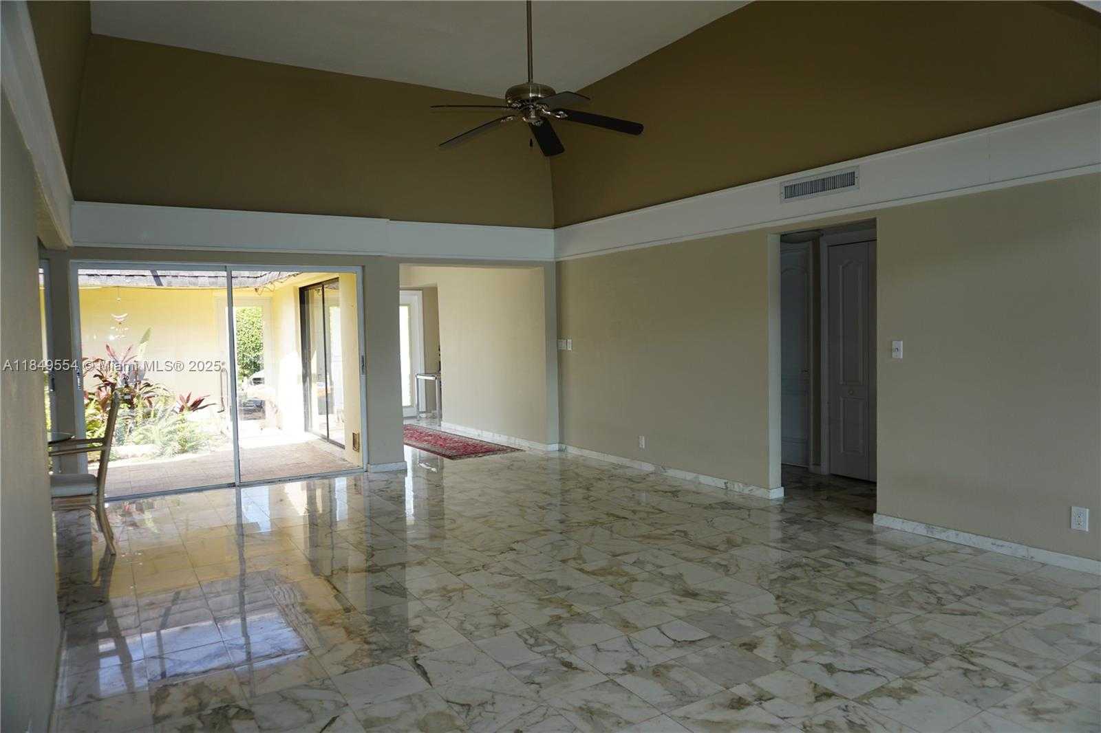 Small Image of 4511 KING PALM DR, Tamarac Number 10