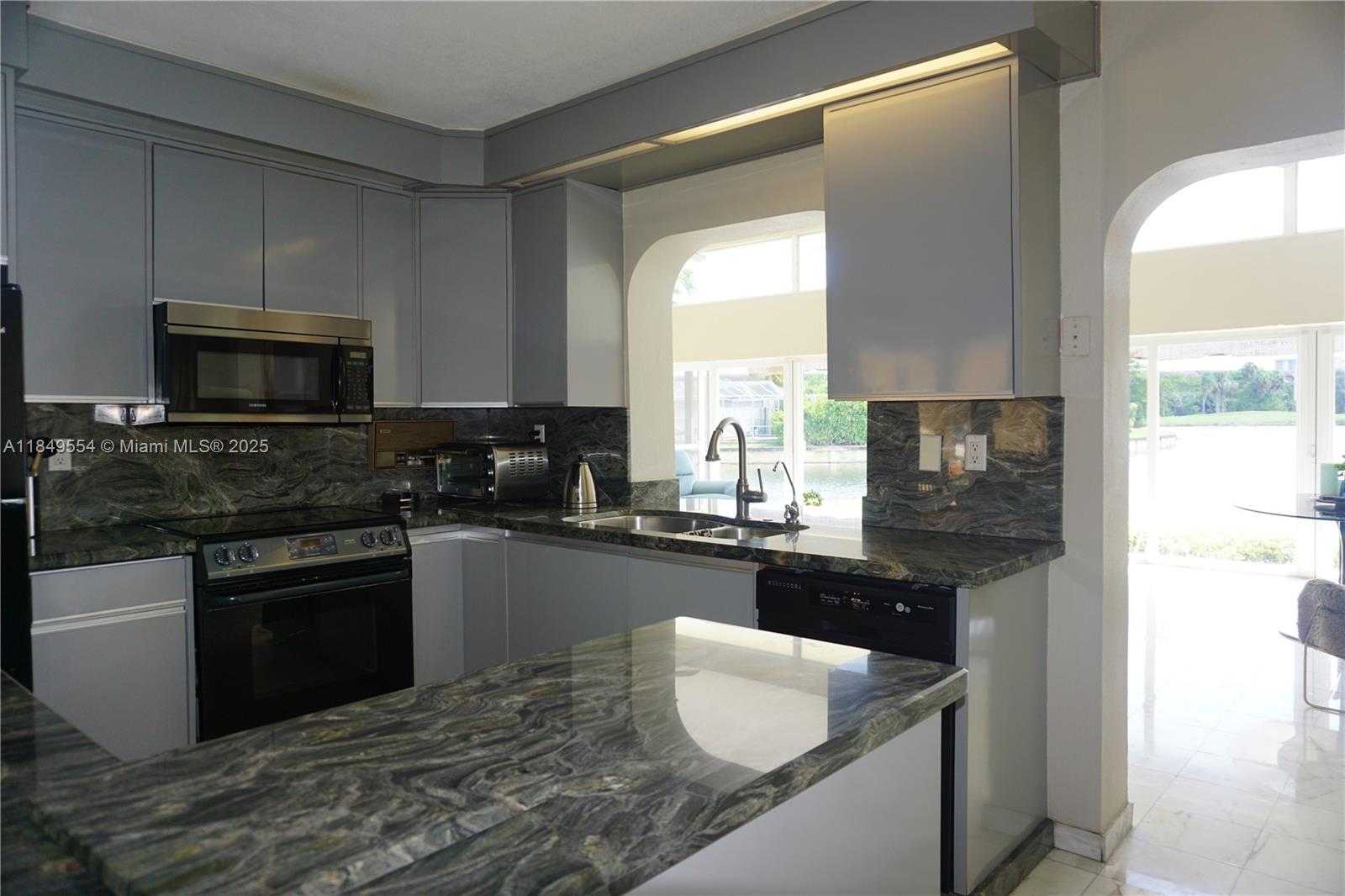 Small Image of 4511 KING PALM DR, Tamarac Number 21