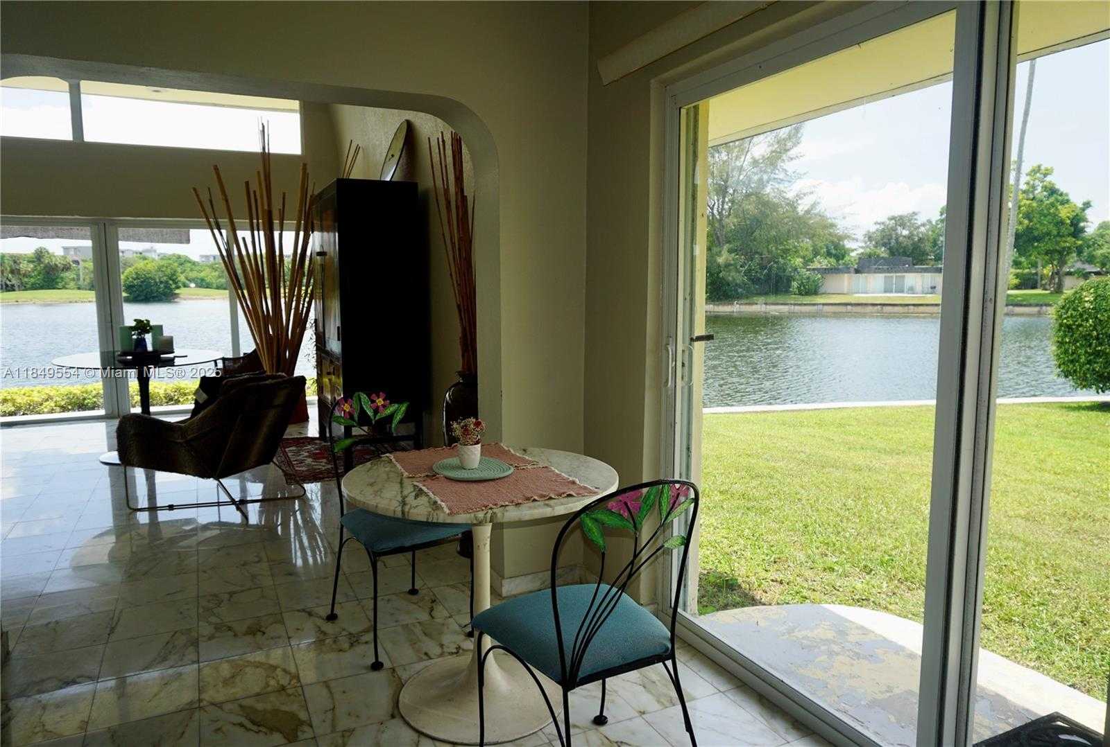 Small Image of 4511 KING PALM DR, Tamarac Number 23