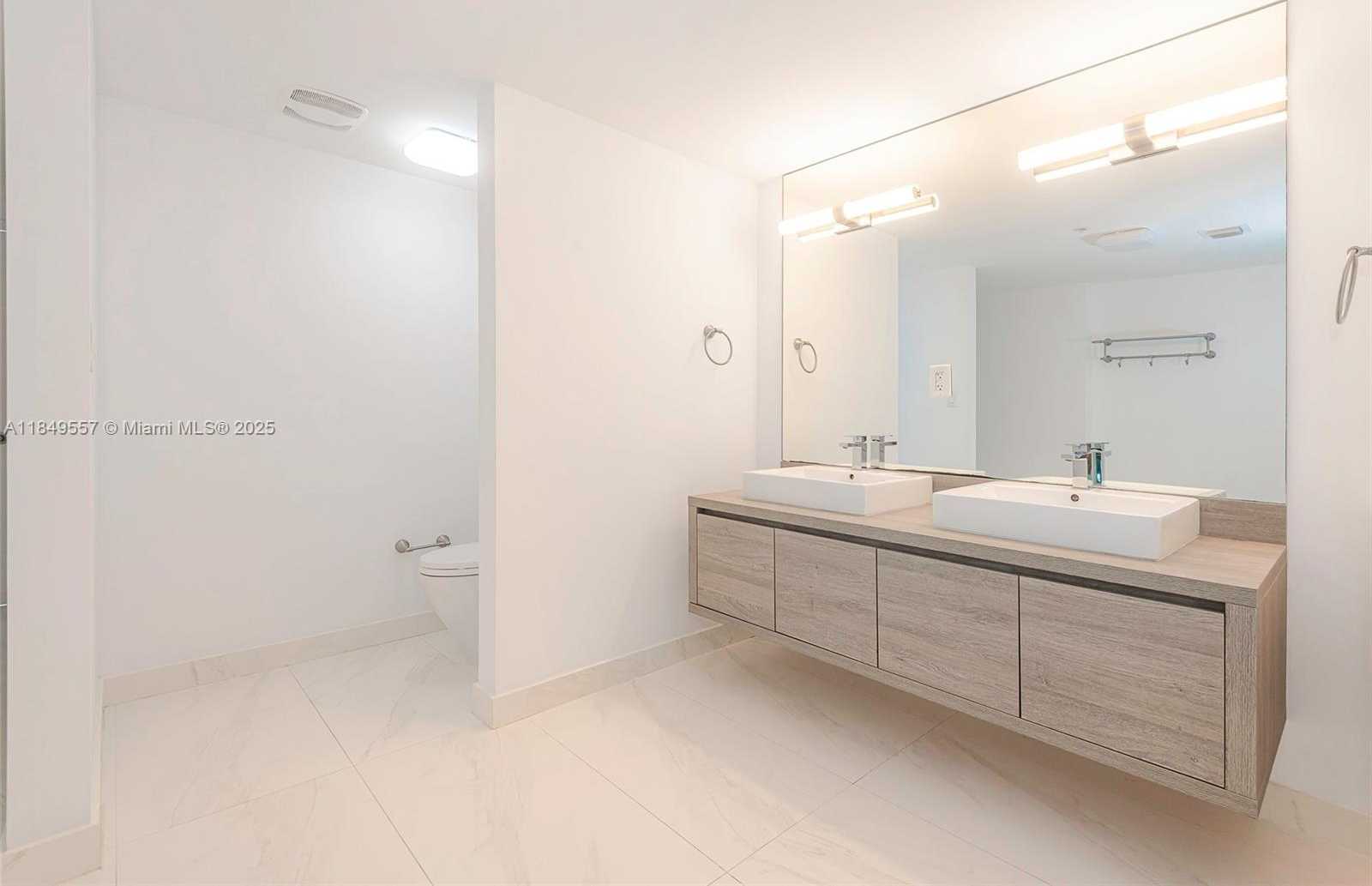 Small Image of 400 SUNNY ISLES BLVD #1819, Sunny Isles Beach Number 21