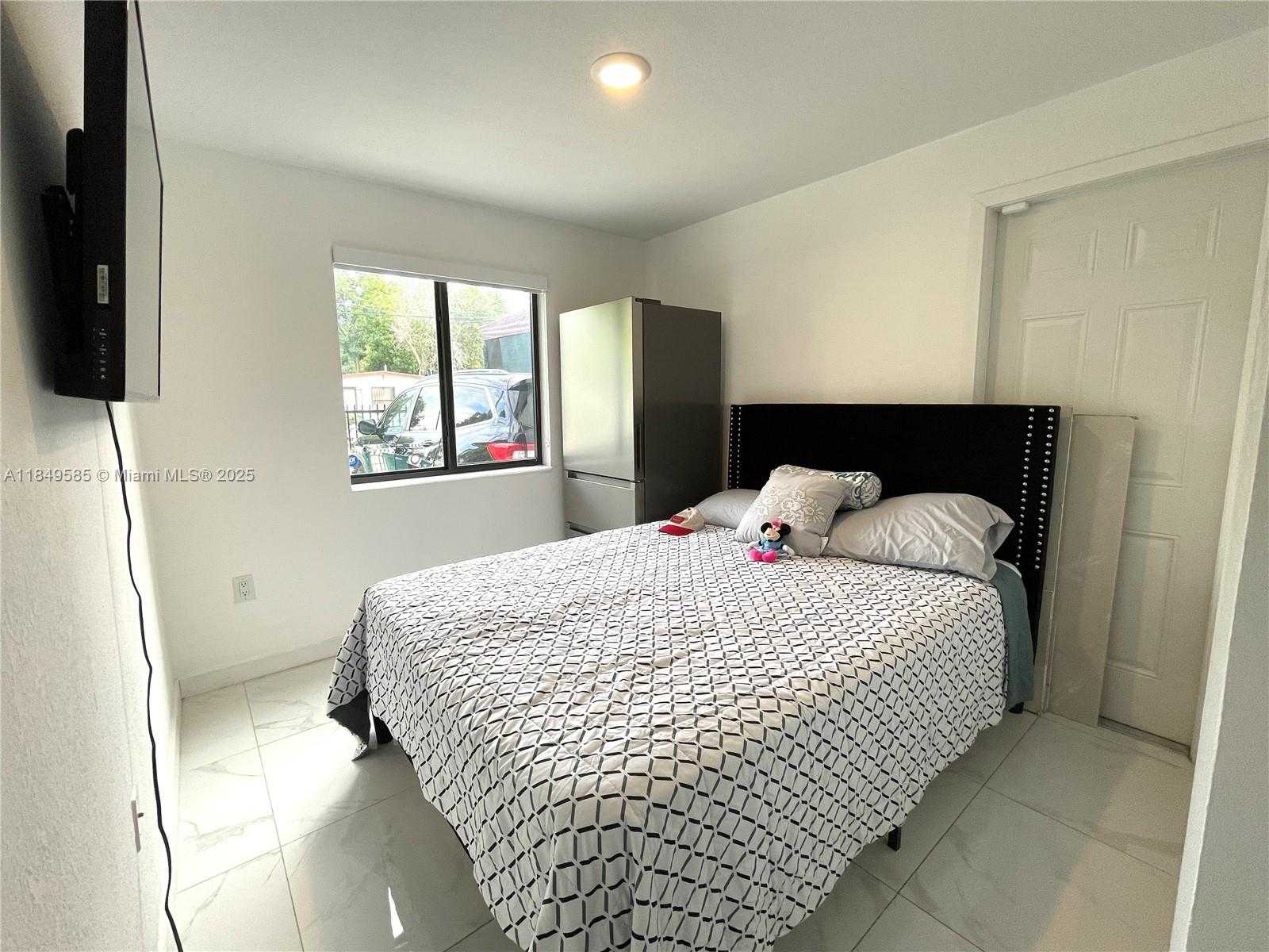 Small Image of 2957 NORTH WEST 45TH ST #2957, Miami Number 3