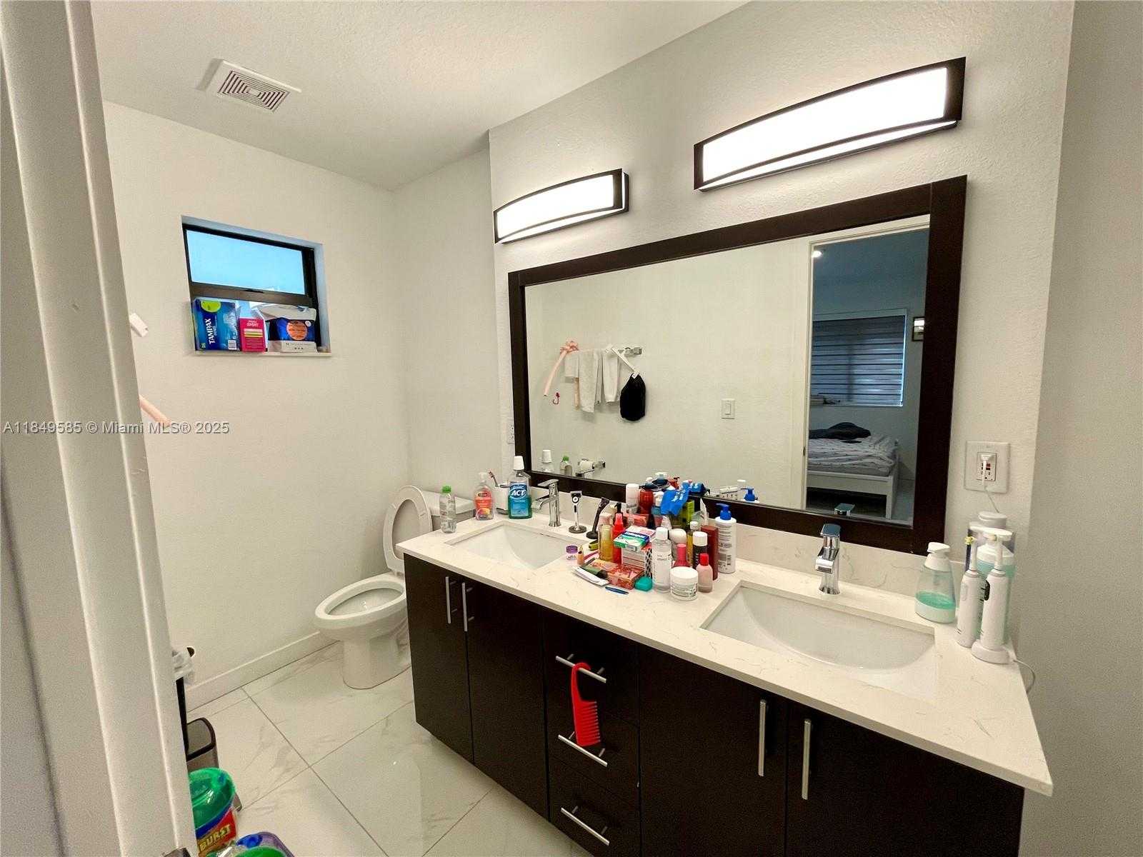 Small Image of 2957 NORTH WEST 45TH ST #2957, Miami Number 4