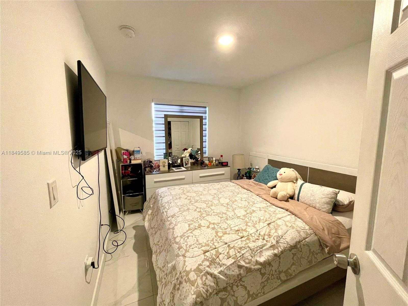Small Image of 2957 NORTH WEST 45TH ST #2957, Miami Number 7