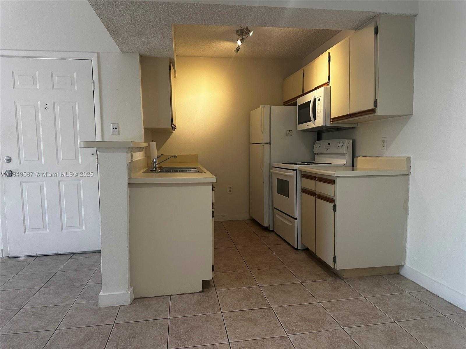 Small Image of 15551 SOUTH WEST 104TH TER #825, Miami Number 11