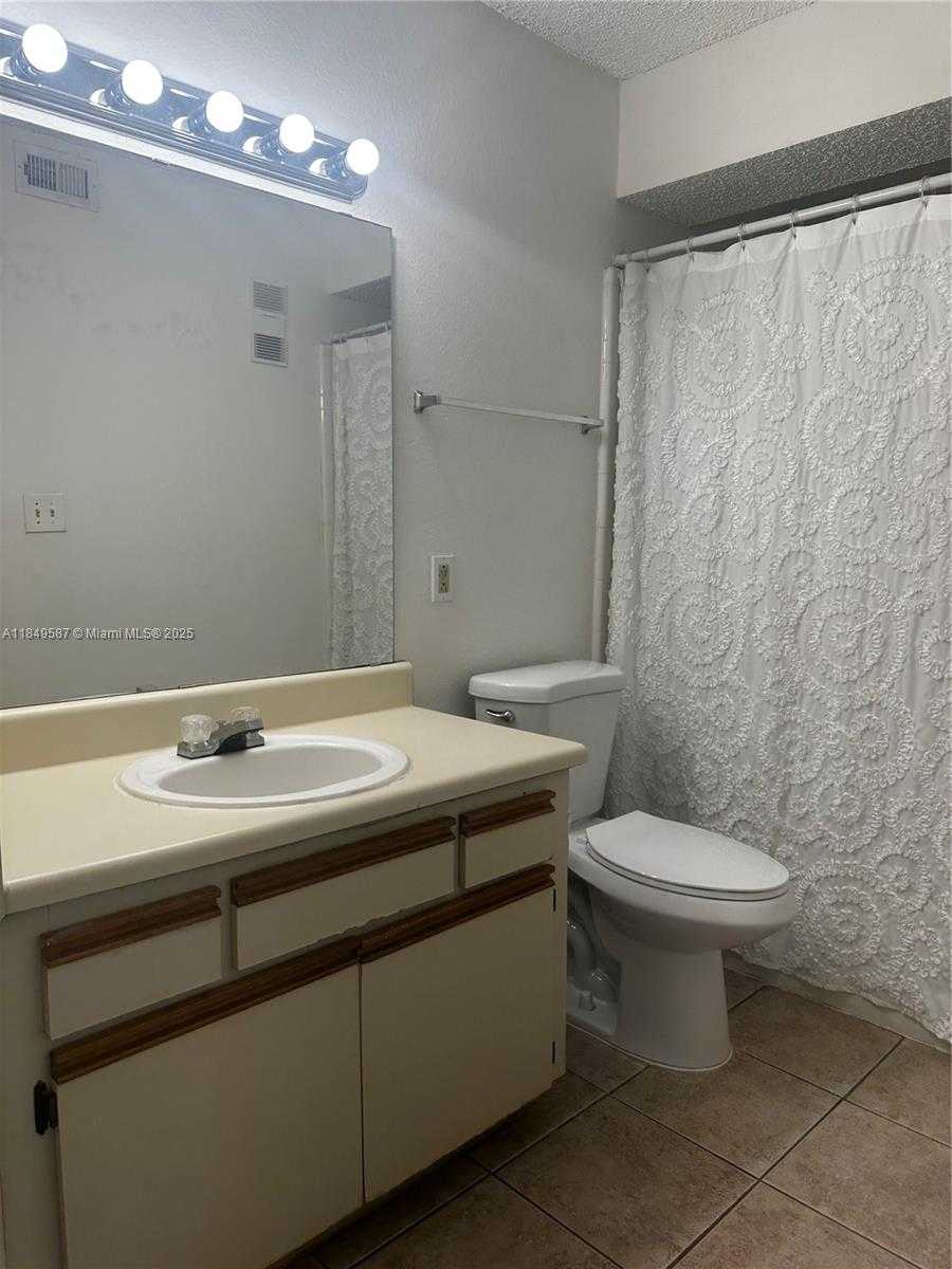 Small Image of 15551 SOUTH WEST 104TH TER #825, Miami Number 12