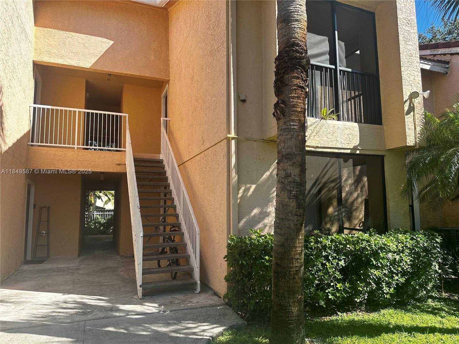 Small Image of 15551 SOUTH WEST 104TH TER #825, Miami Number 3